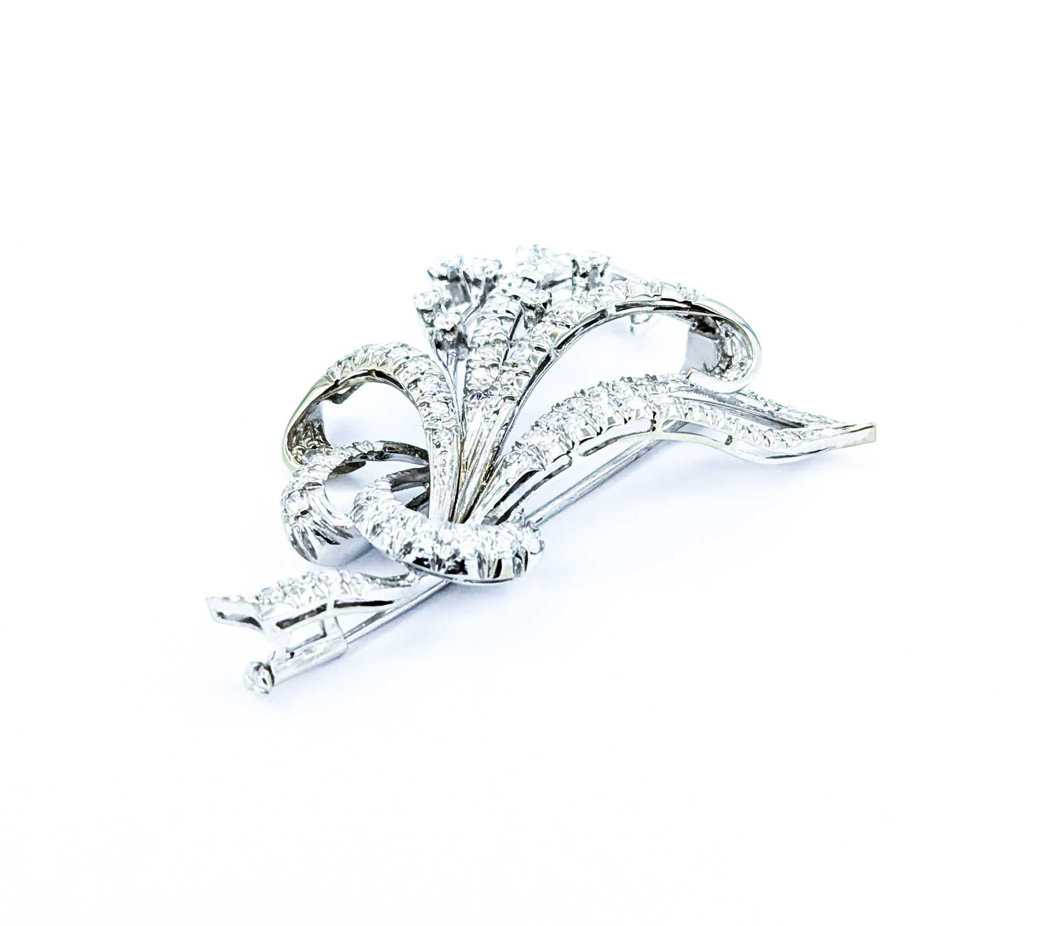 Broche en or blanc 18k à fleurs et diamants Whiting en vente 1