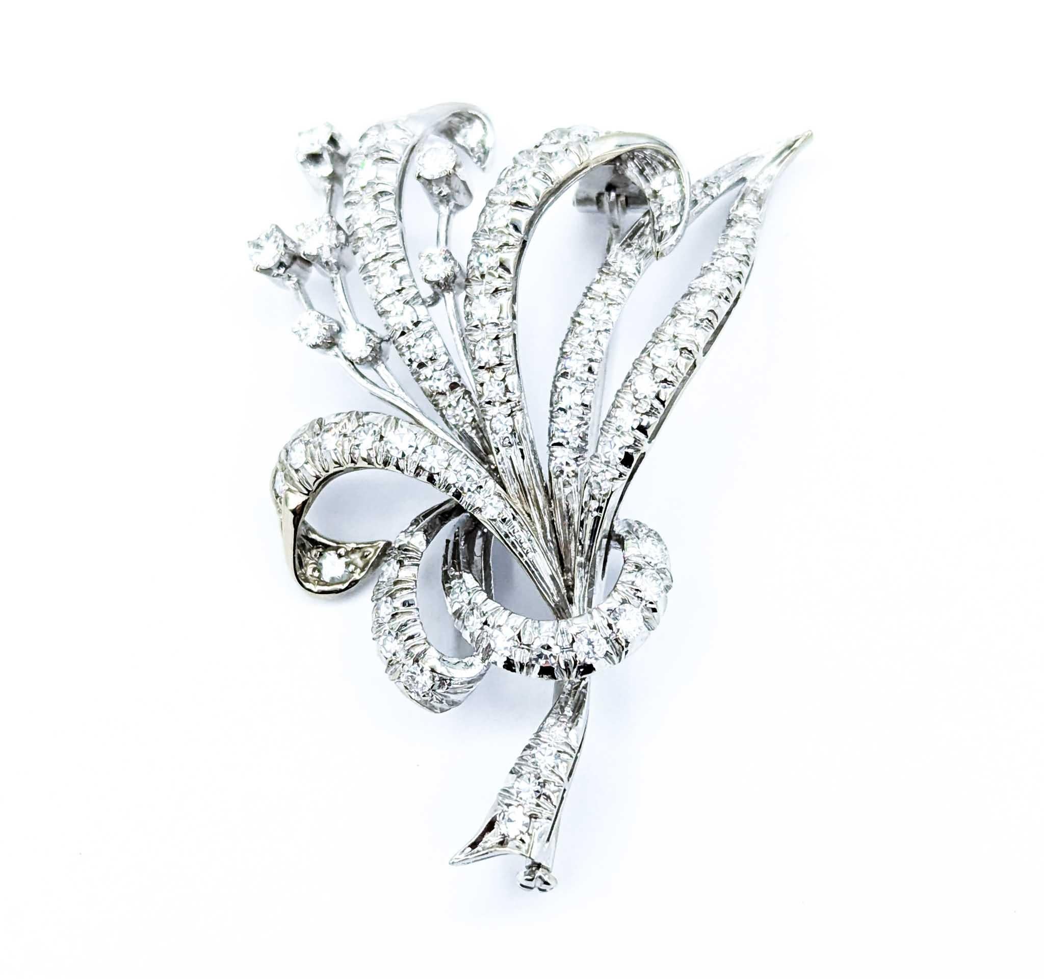 Broche en or blanc 18k à fleurs et diamants Whiting en vente 2