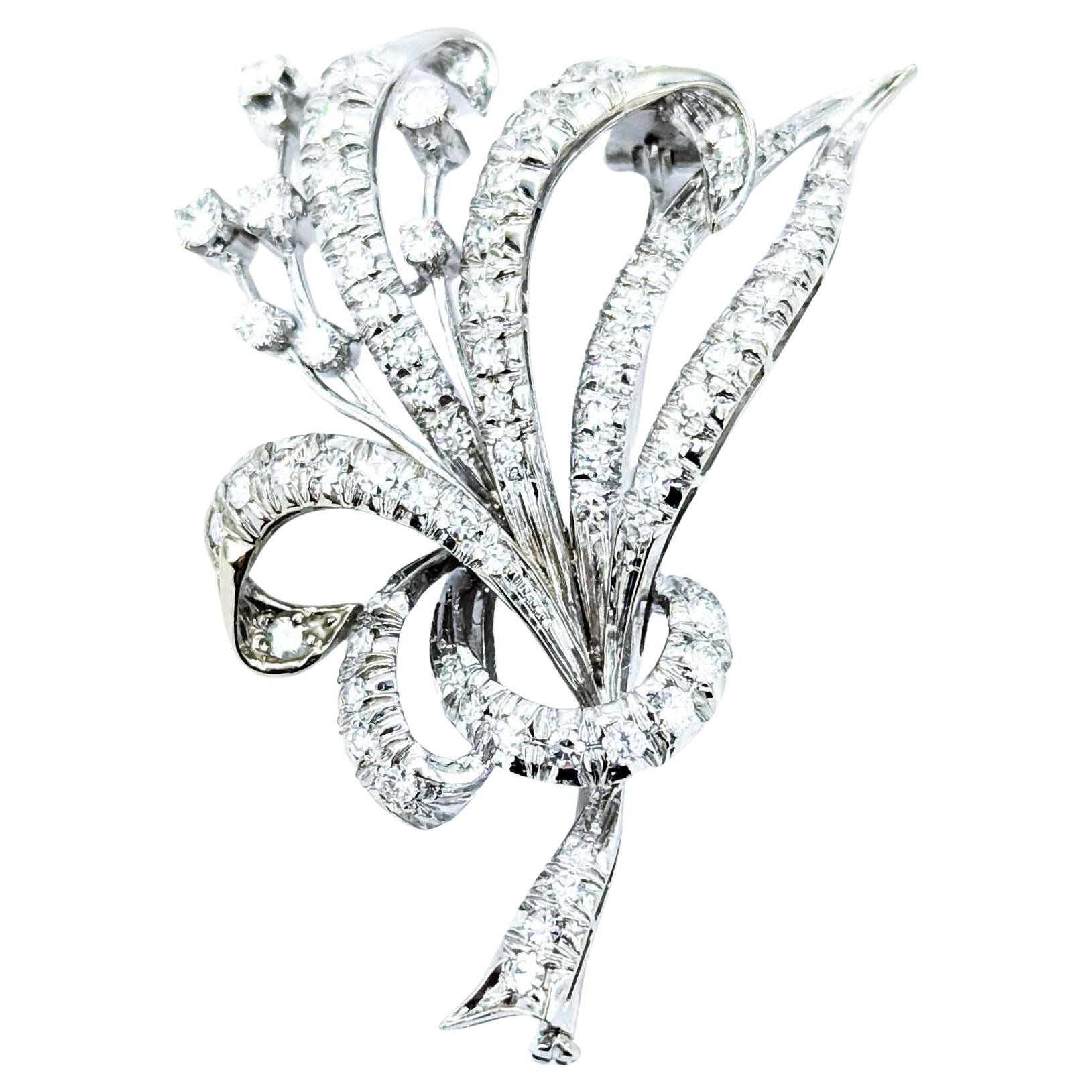 Impresionante Broche Floral de Diamantes en Oro Blanco de 18k
