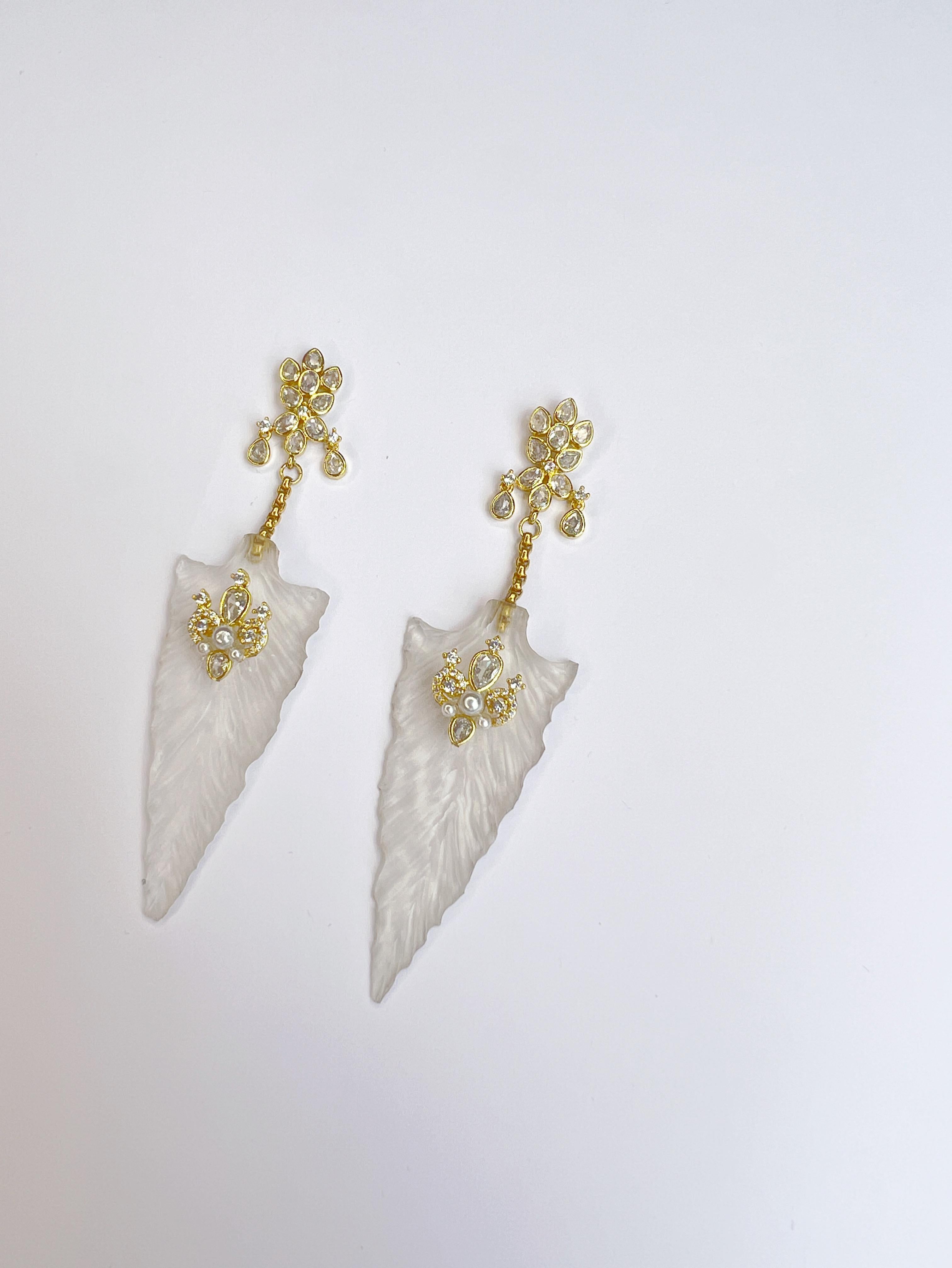 Breathtaking hand carved Lucite and Swarovski crystal earrings In New Condition For Sale In BOGOTÁ, CO