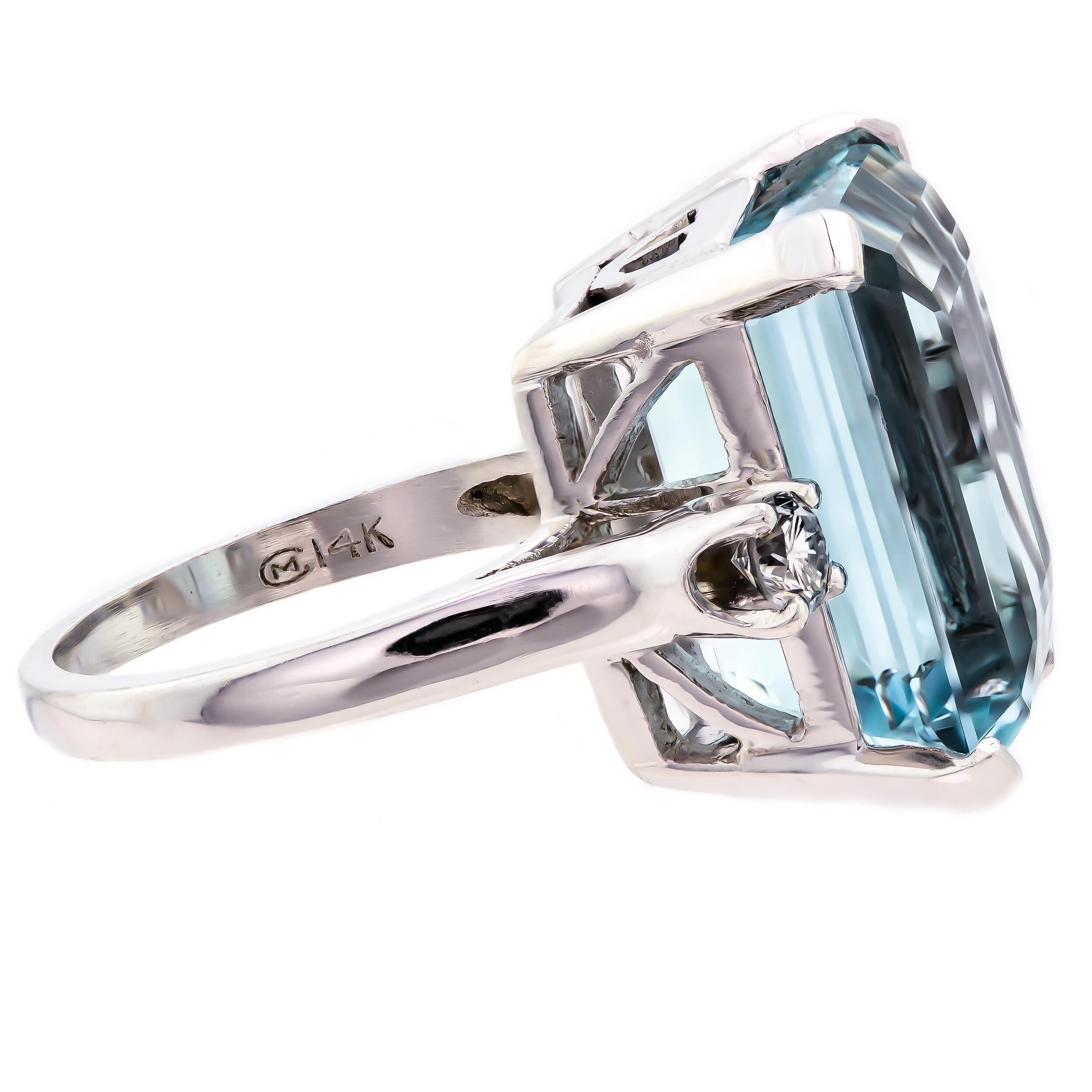 Breathtaking Large 14 Karat Aquamarine and Diamond Cocktail Ring In Excellent Condition In Lombard, IL