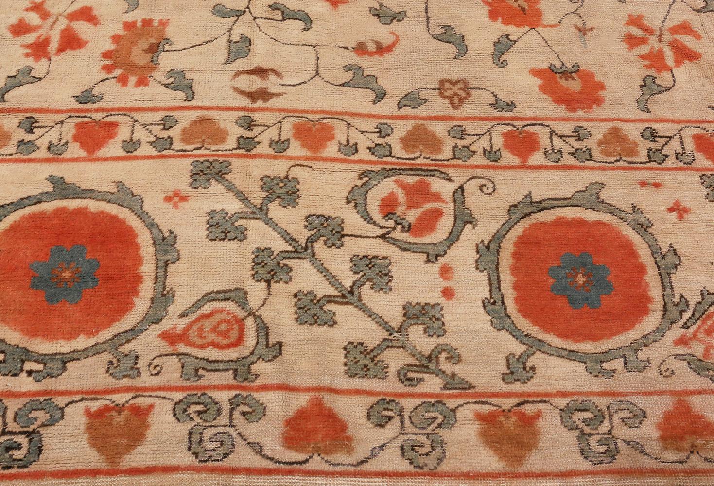 Tapis Khotan ancien surdimensionné. Taille : 14 ft x 20 ft Bon état - En vente à New York, NY