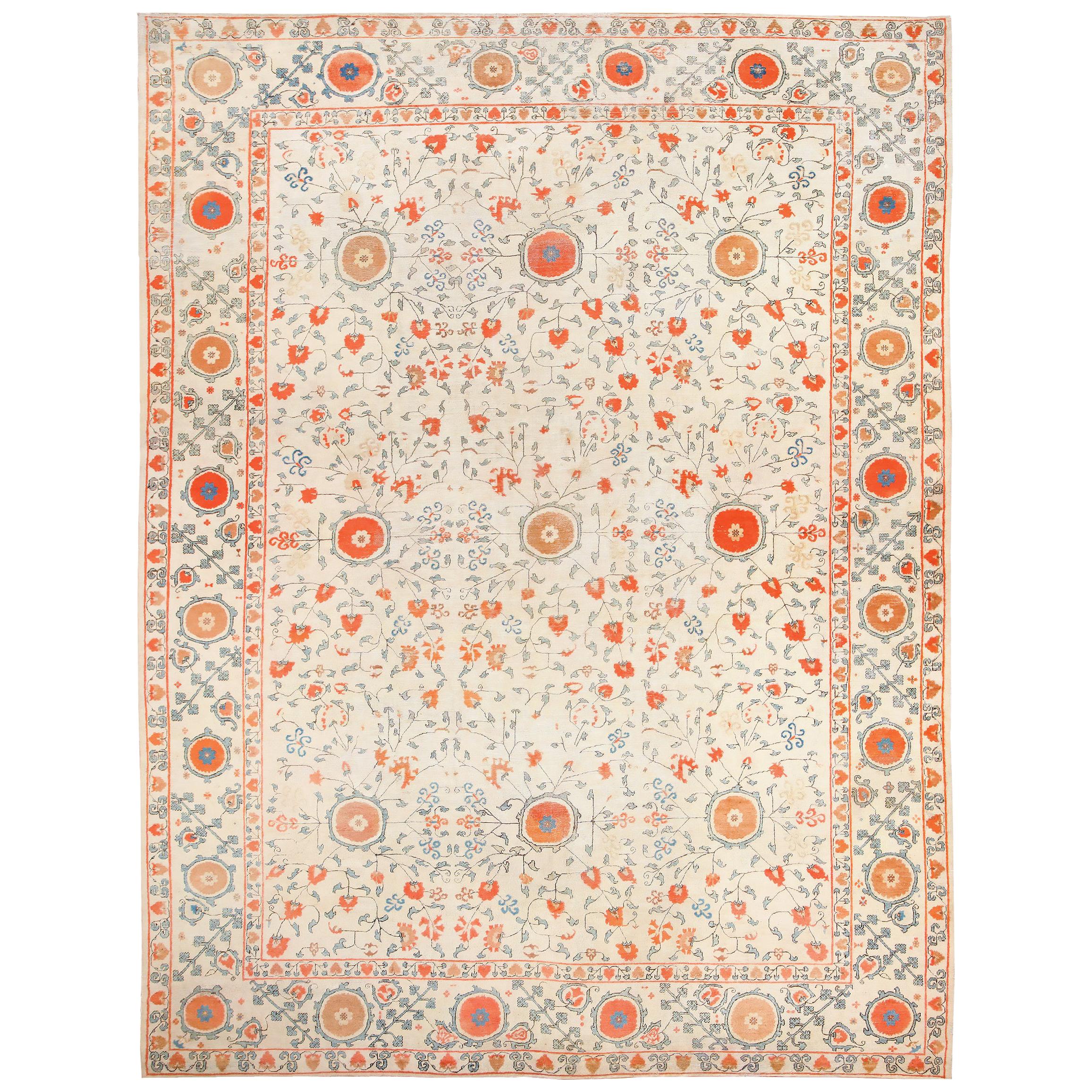 Tapis Khotan ancien surdimensionné. Taille : 14 ft x 20 ft en vente