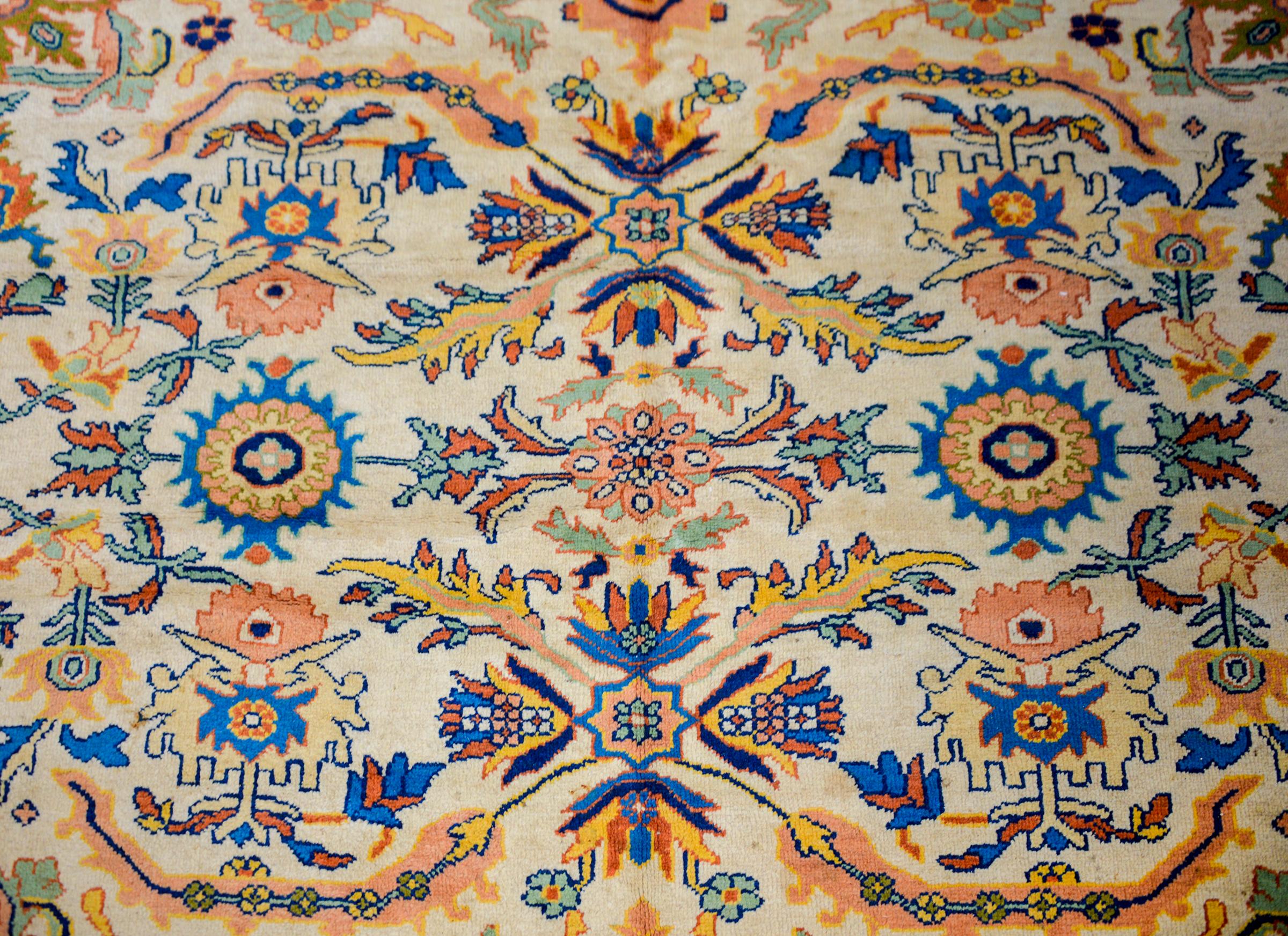 Breathtaking Mid-20th Century Sultanabad Rug In Good Condition For Sale In Chicago, IL