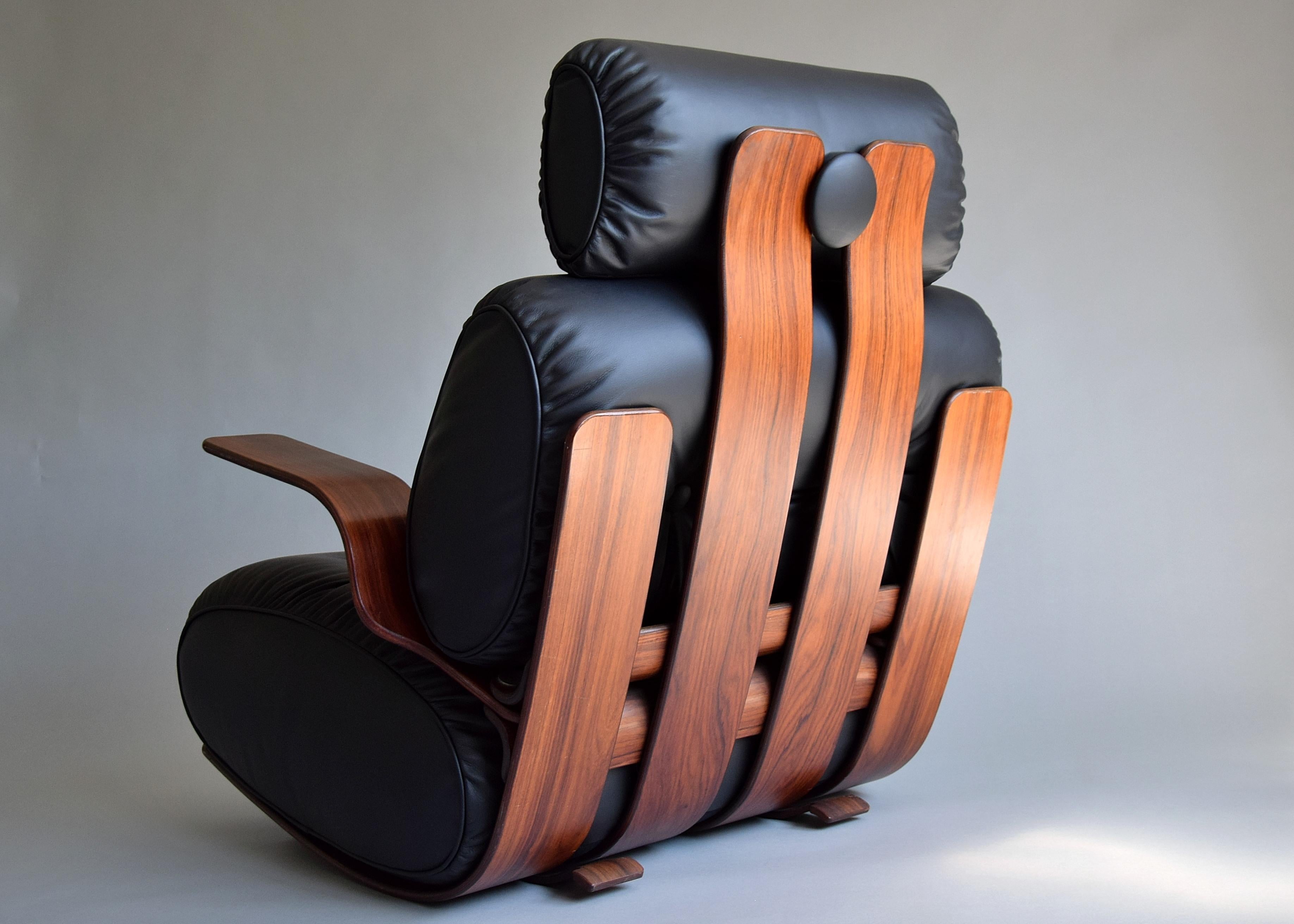 Mid-Century Modern Leather and Plywood Lounge Rocking Chair For Sale 5