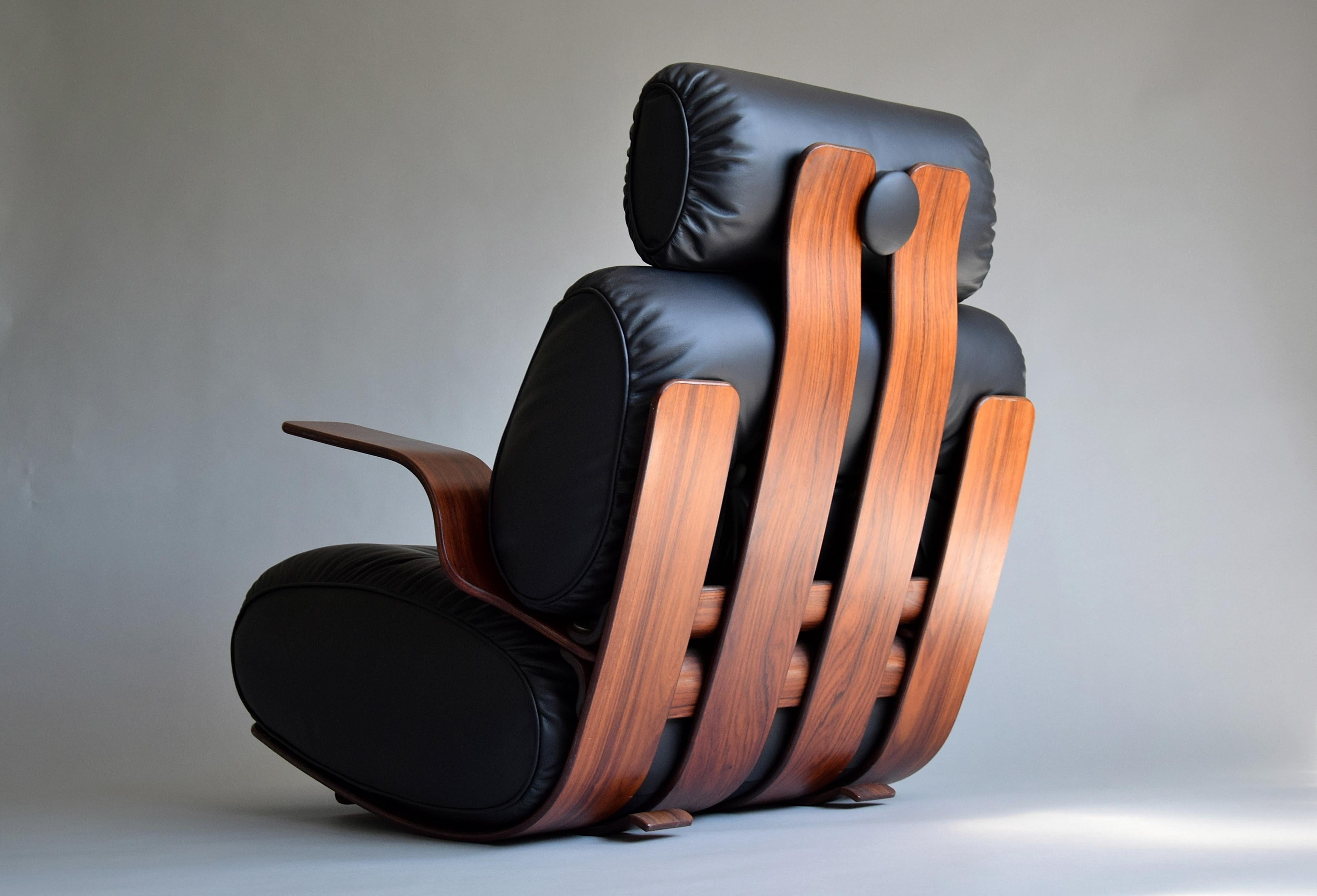 Late 20th Century Mid-Century Modern Leather and Plywood Lounge Rocking Chair For Sale