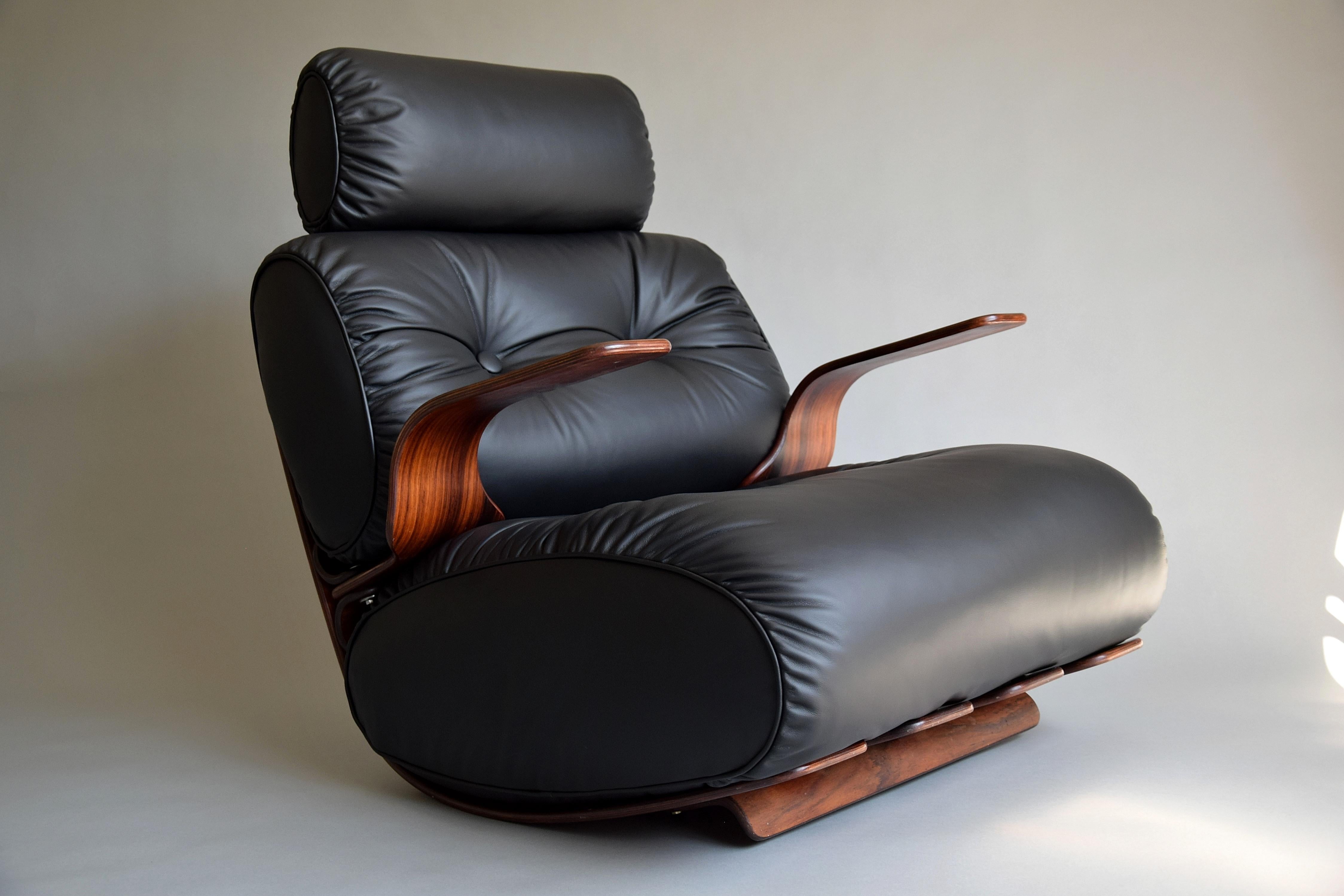 Mid-Century Modern Leather and Plywood Lounge Rocking Chair For Sale 1