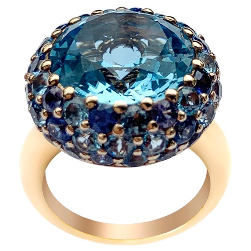 Breathtaking Modern Blue Topaz Sapphire Yellow 18 Karat Gold Ring For Sale