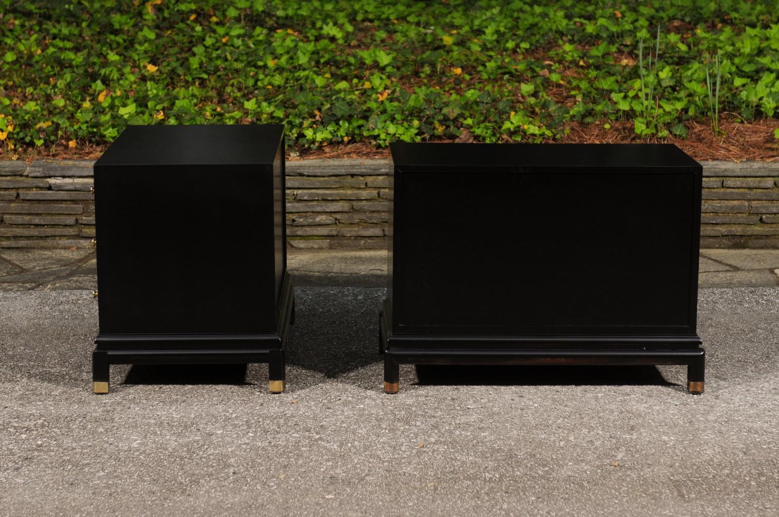 Ein atemberaubendes Paar Kommoden aus schwarzem Nussbaumholz mit Parkett von Renzo Rutili im Angebot 4