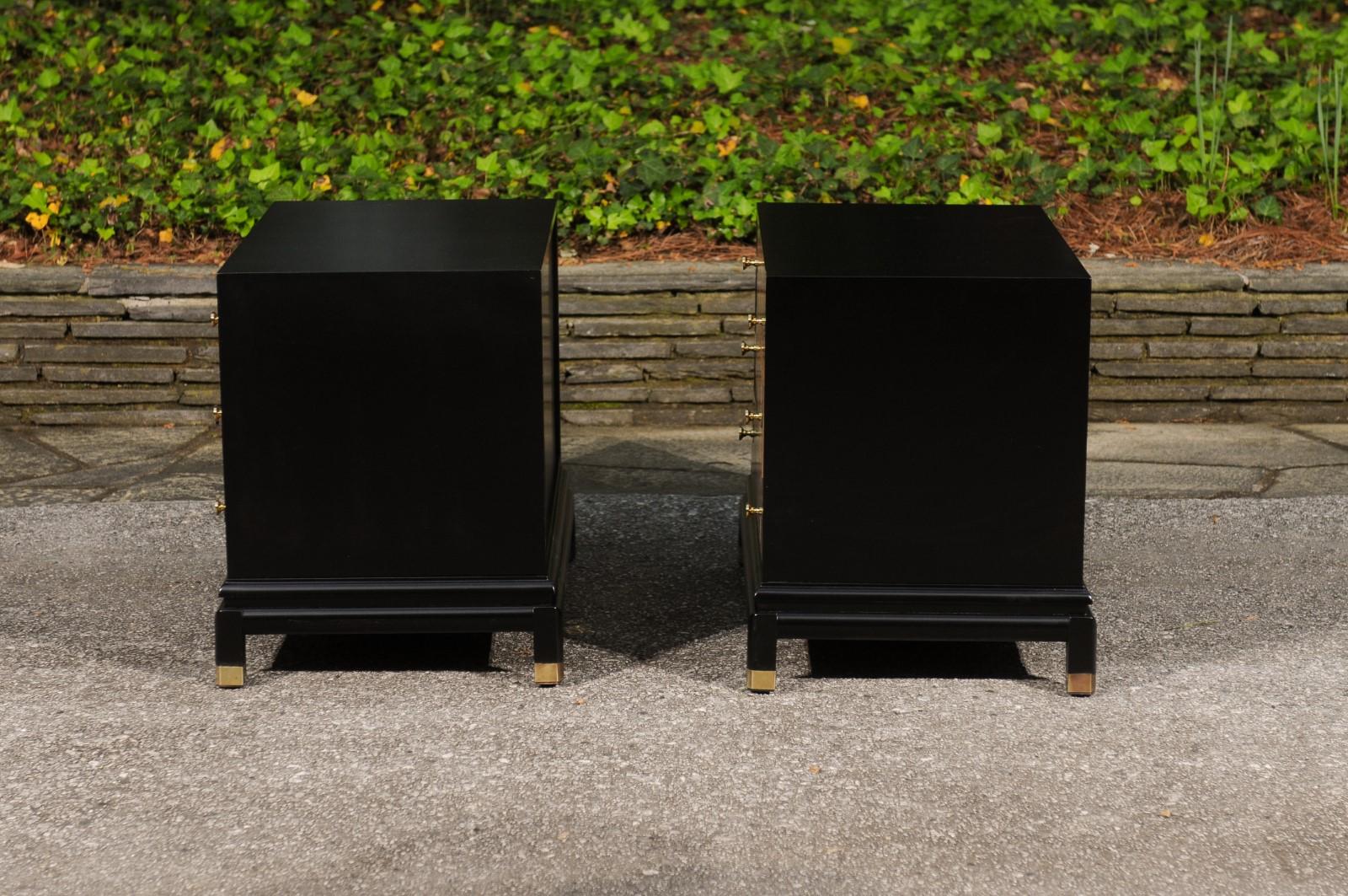 Ein atemberaubendes Paar Kommoden aus schwarzem Nussbaumholz mit Parkett von Renzo Rutili im Angebot 5