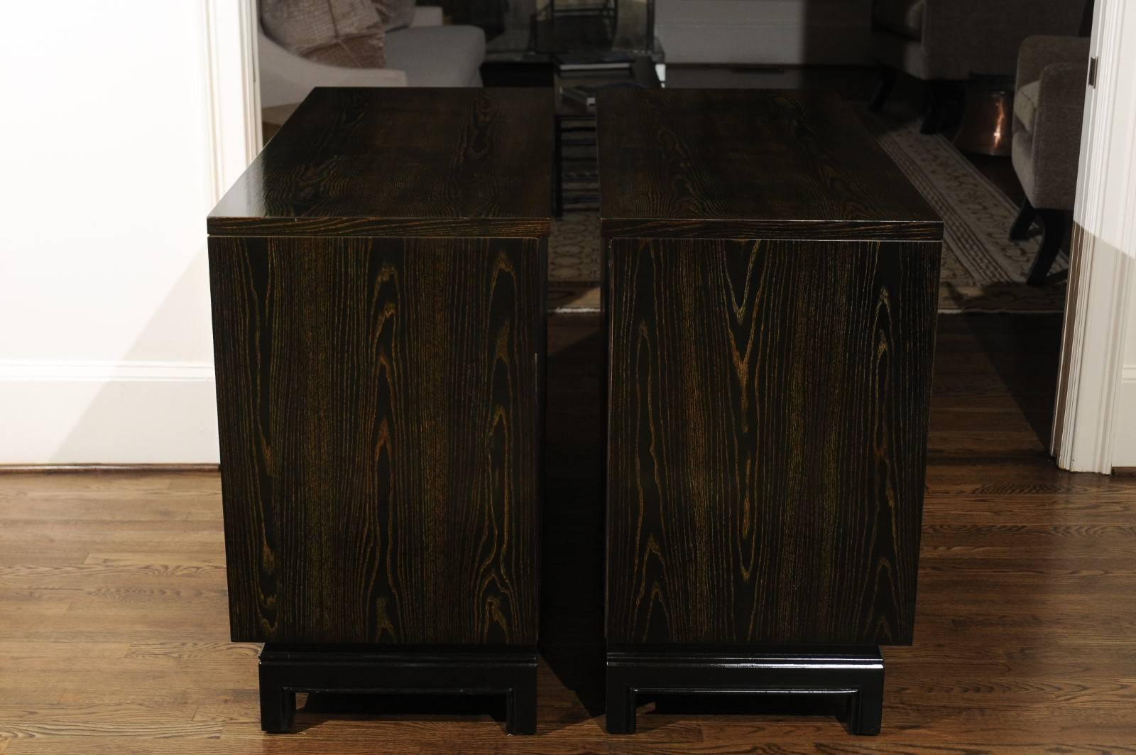 Breathtaking Pair of Chests by Renzo Rutili in Cerused Oak and Bird's-Eye Maple For Sale 6