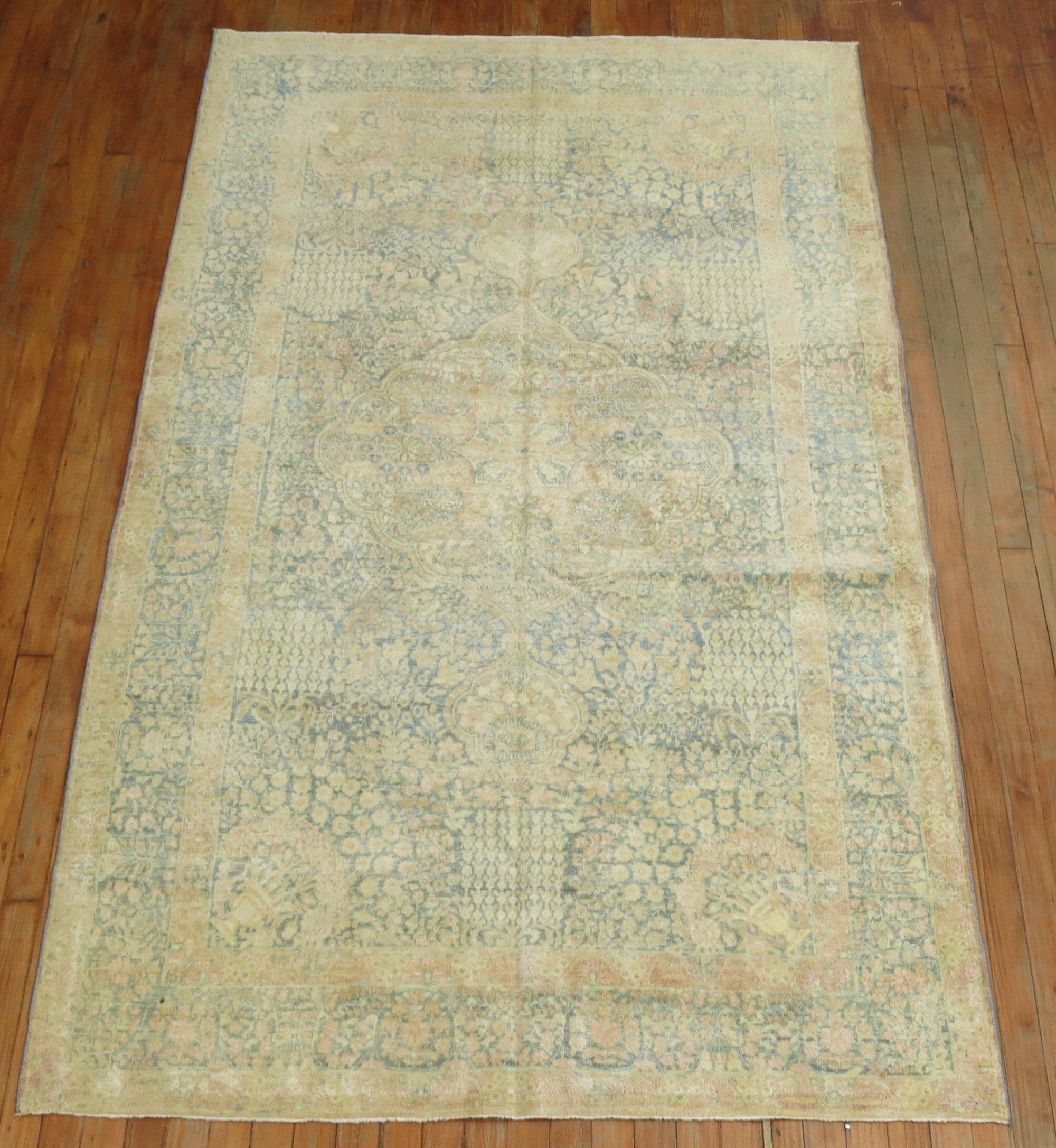 Atemberaubender persischer Kerman-Akzent-Teppich (20. Jahrhundert) im Angebot
