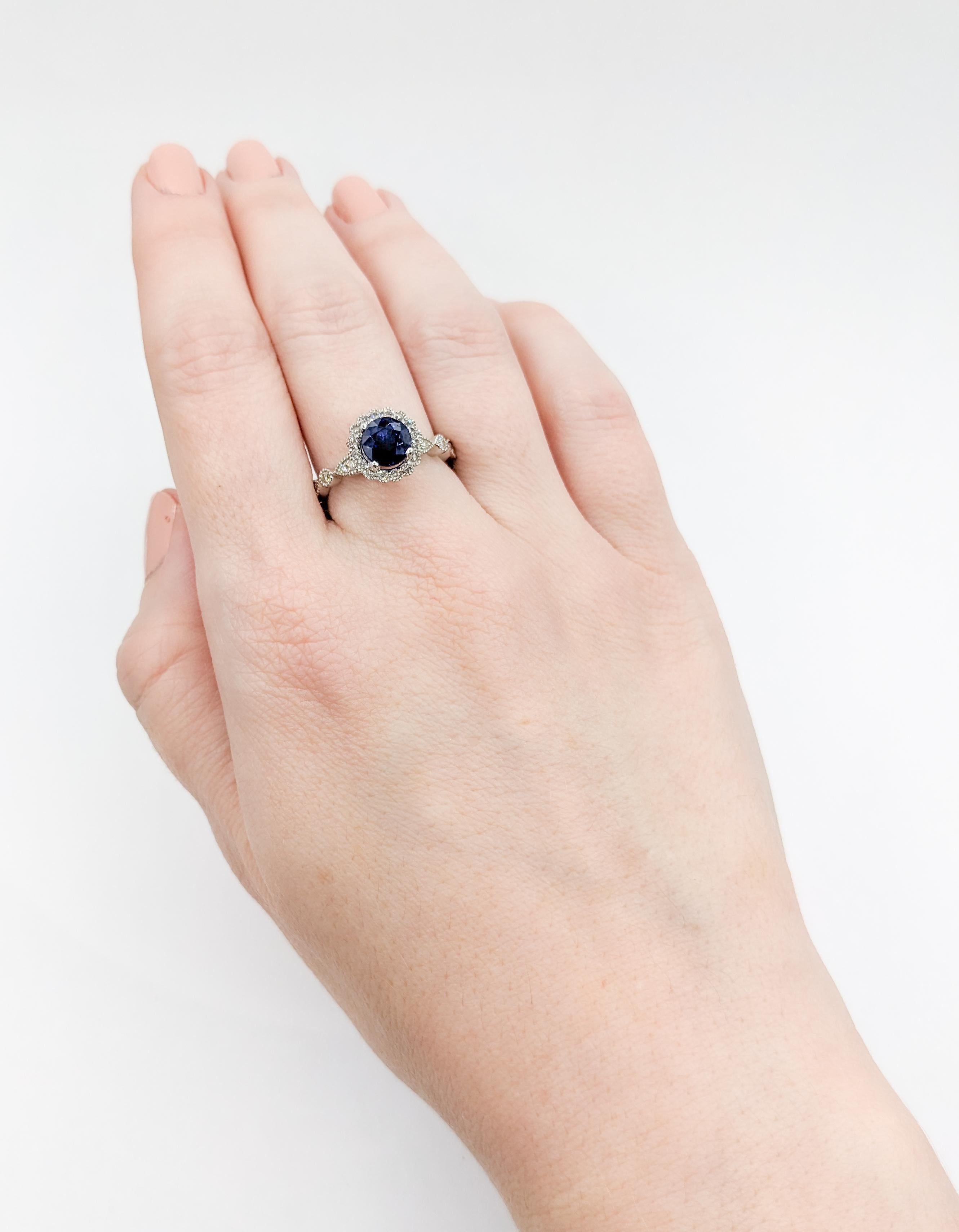 Atemberaubender Vivid Sapphire & Diamond Halo Ring aus Platin  (Zeitgenössisch) im Angebot
