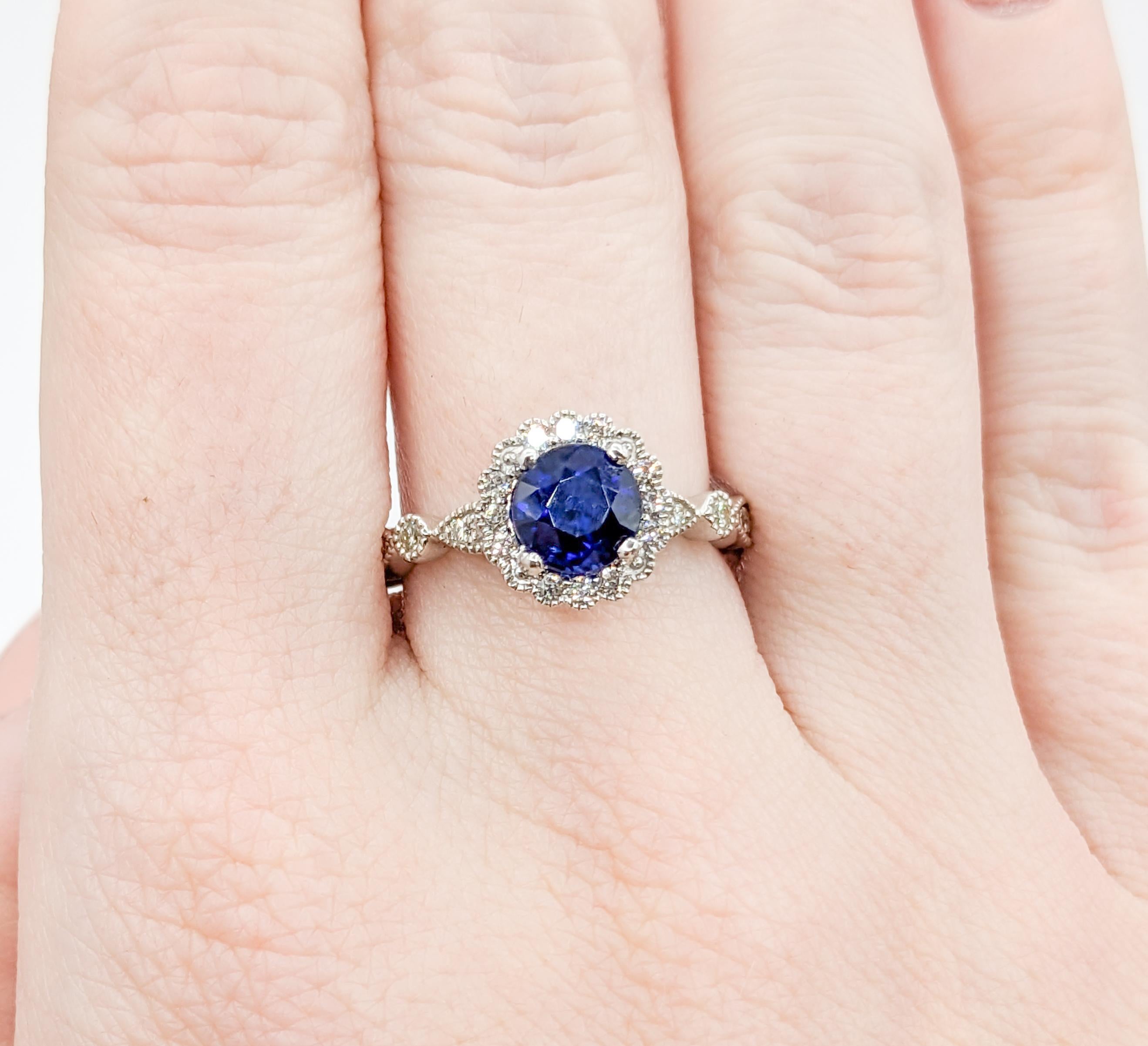Atemberaubender Vivid Sapphire & Diamond Halo Ring aus Platin  (Rundschliff) im Angebot