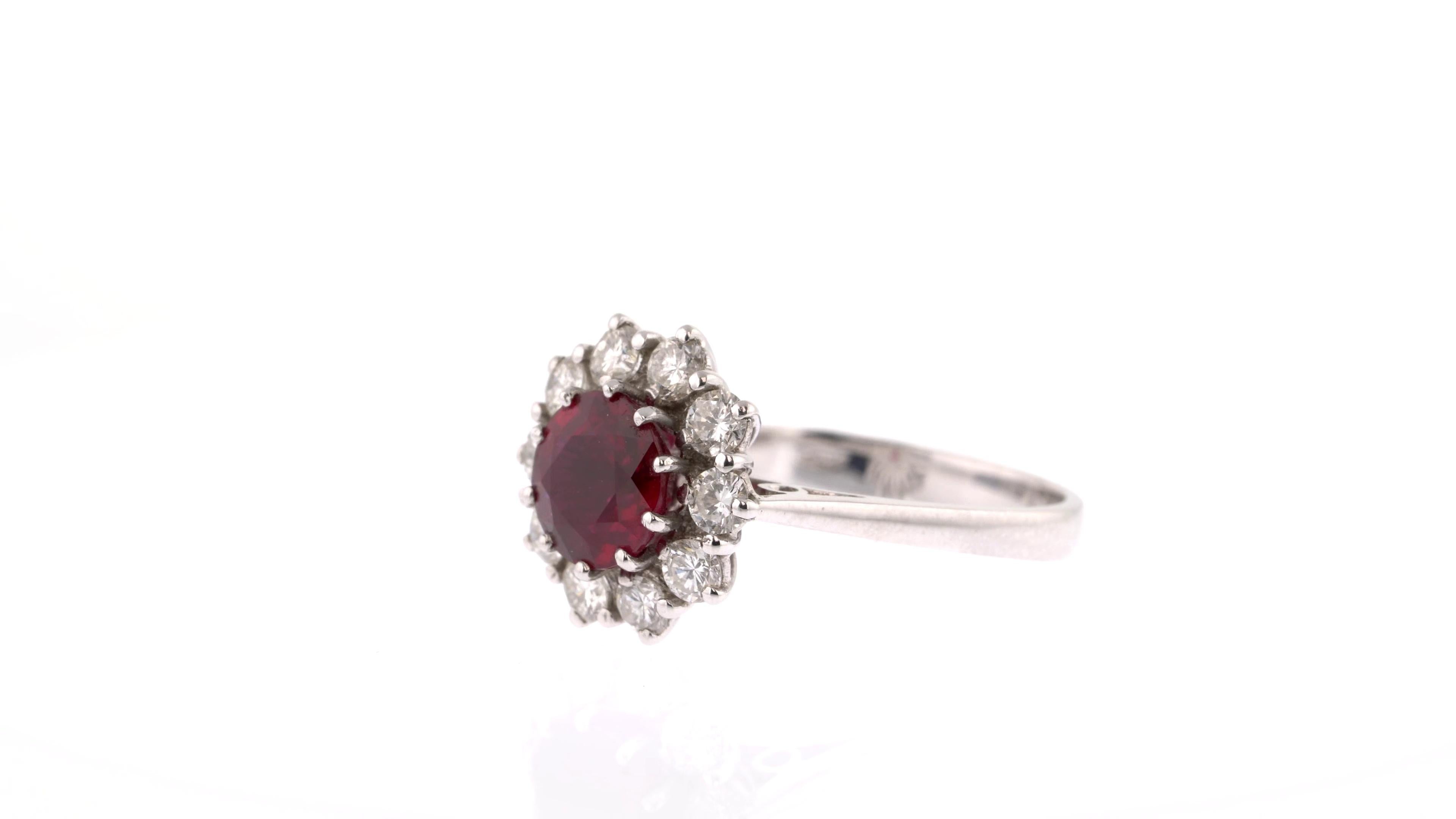1.59 Carats Ruby and Diamonds White Gold Ring For Sale 1