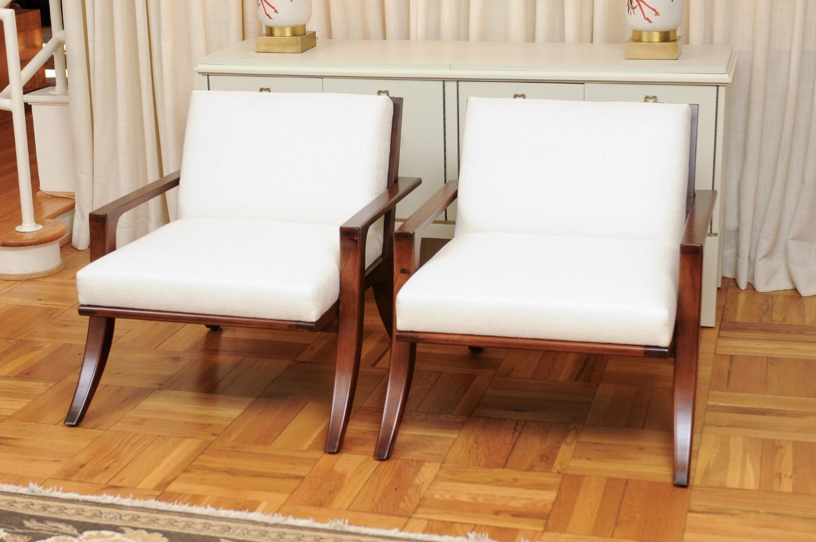 Klismos paire de fauteuils de salon en noyer restaurés à couper le souffle, vers 1990 en vente 8