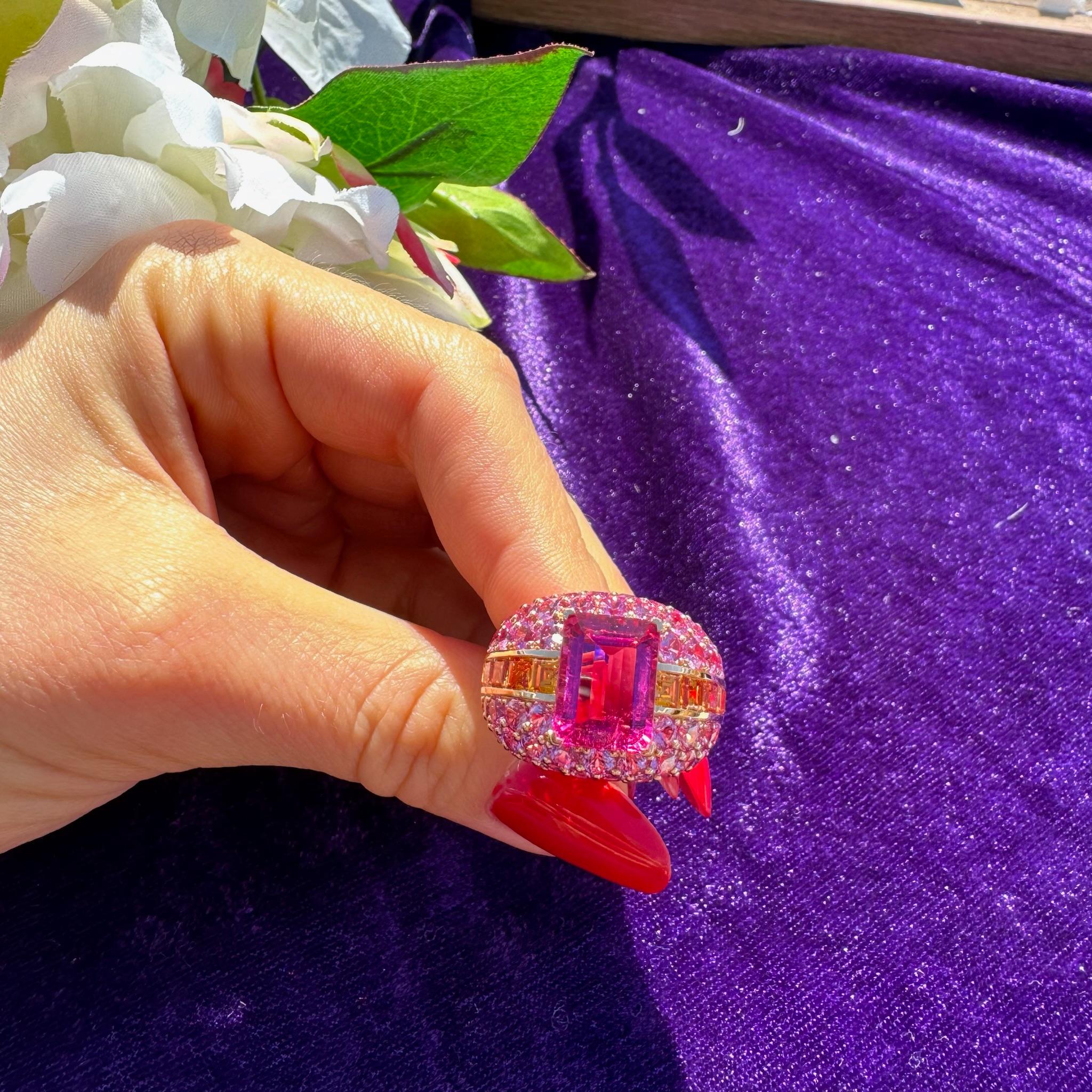 Women's Breathtaking Ruby Orange Pink Sapphire 18K Yellow Gold Ring For Her For Sale
