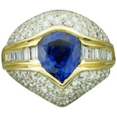 Vintage Breathtaking Sapphire and Pave' Diamond Ring in 18 Karat Yellow Gold