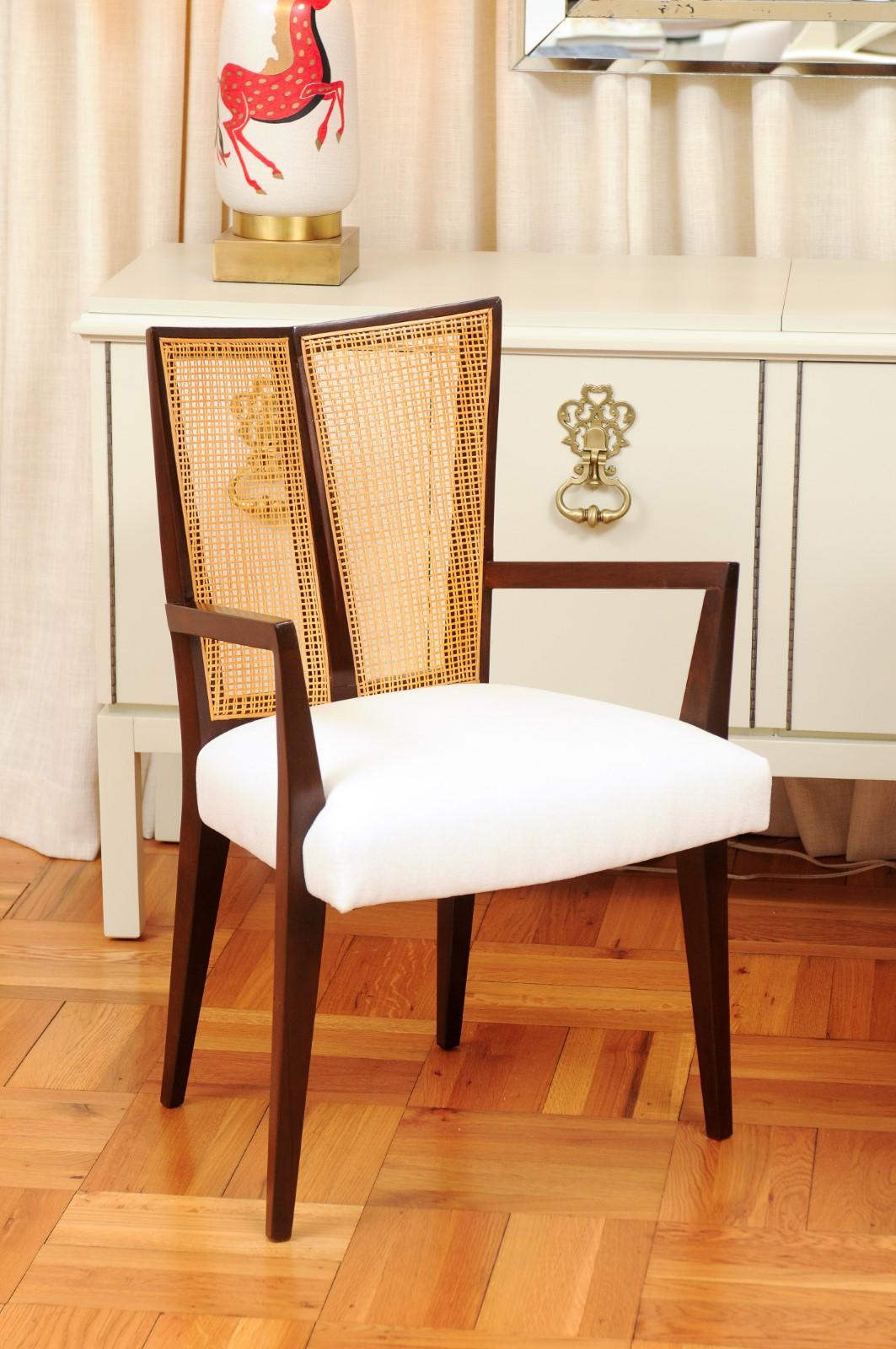 Américain Magnifique ensemble de 10 chaises modernes en rotin à dossier en V de Michael Taylor, datant d'environ 1960 en vente