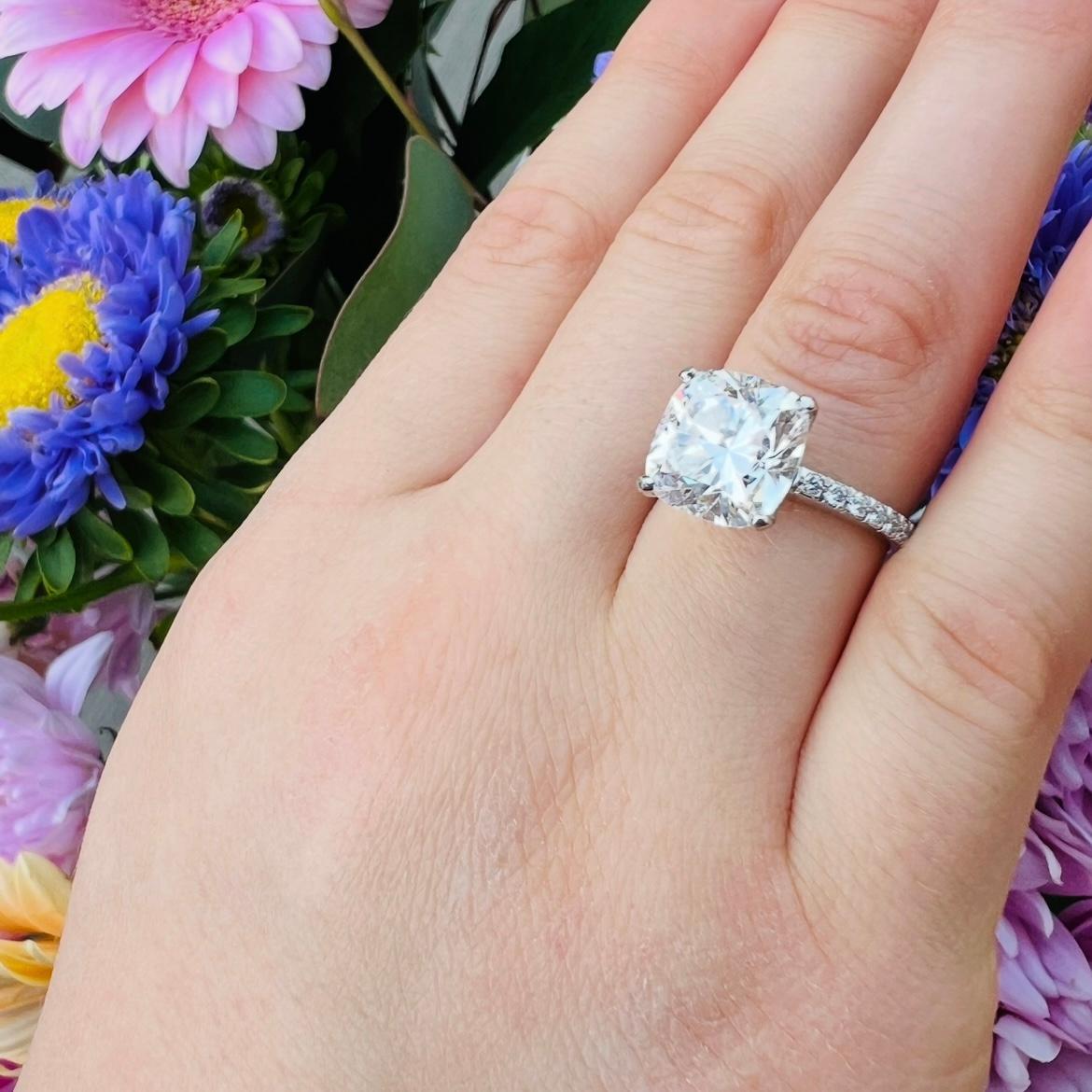 Women's Breathtaking Tiffany & Co. 4.05ct Cushion Cut Diamond Ring For Sale