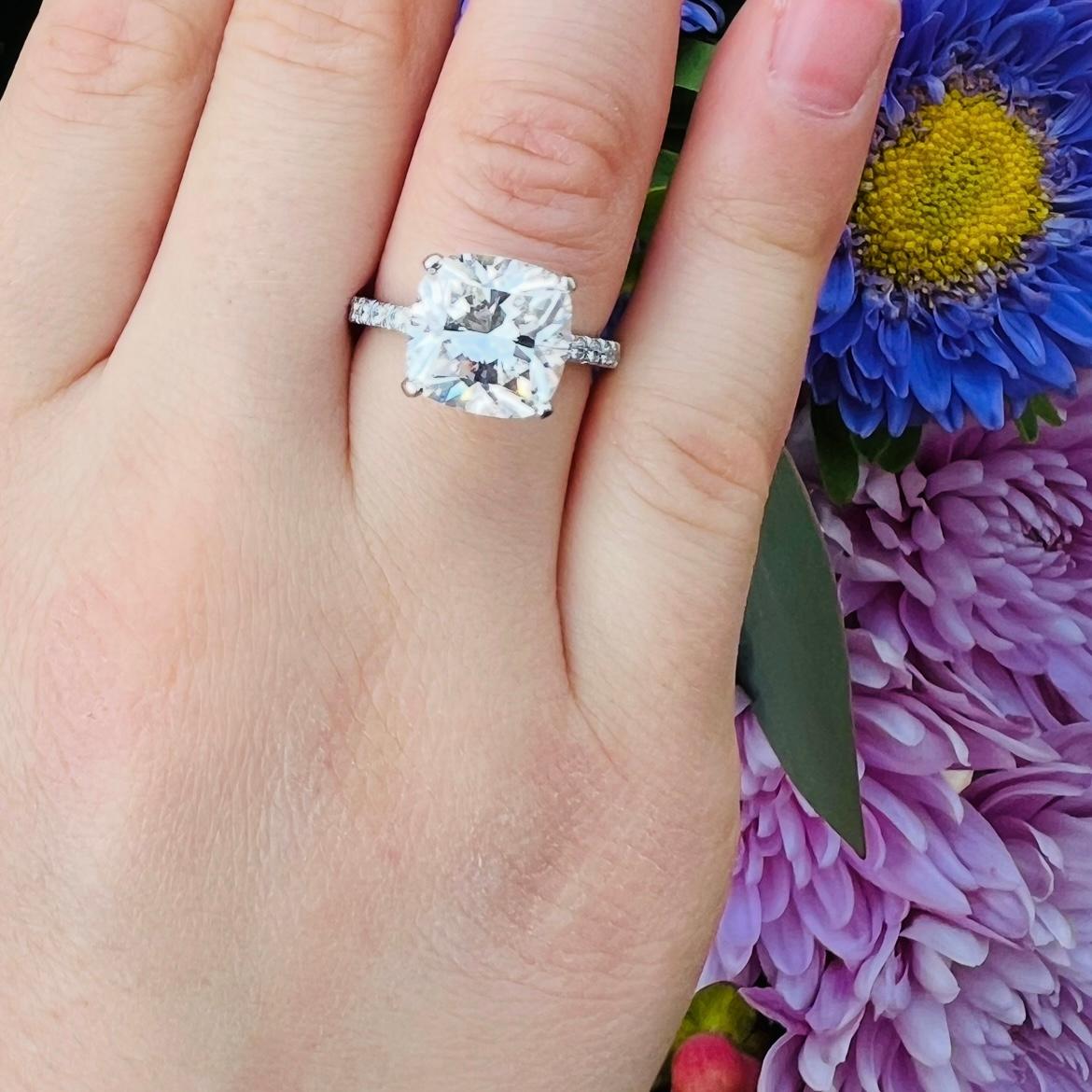 Breathtaking Tiffany & Co. 4.05ct Cushion Cut Diamond Ring For Sale 2