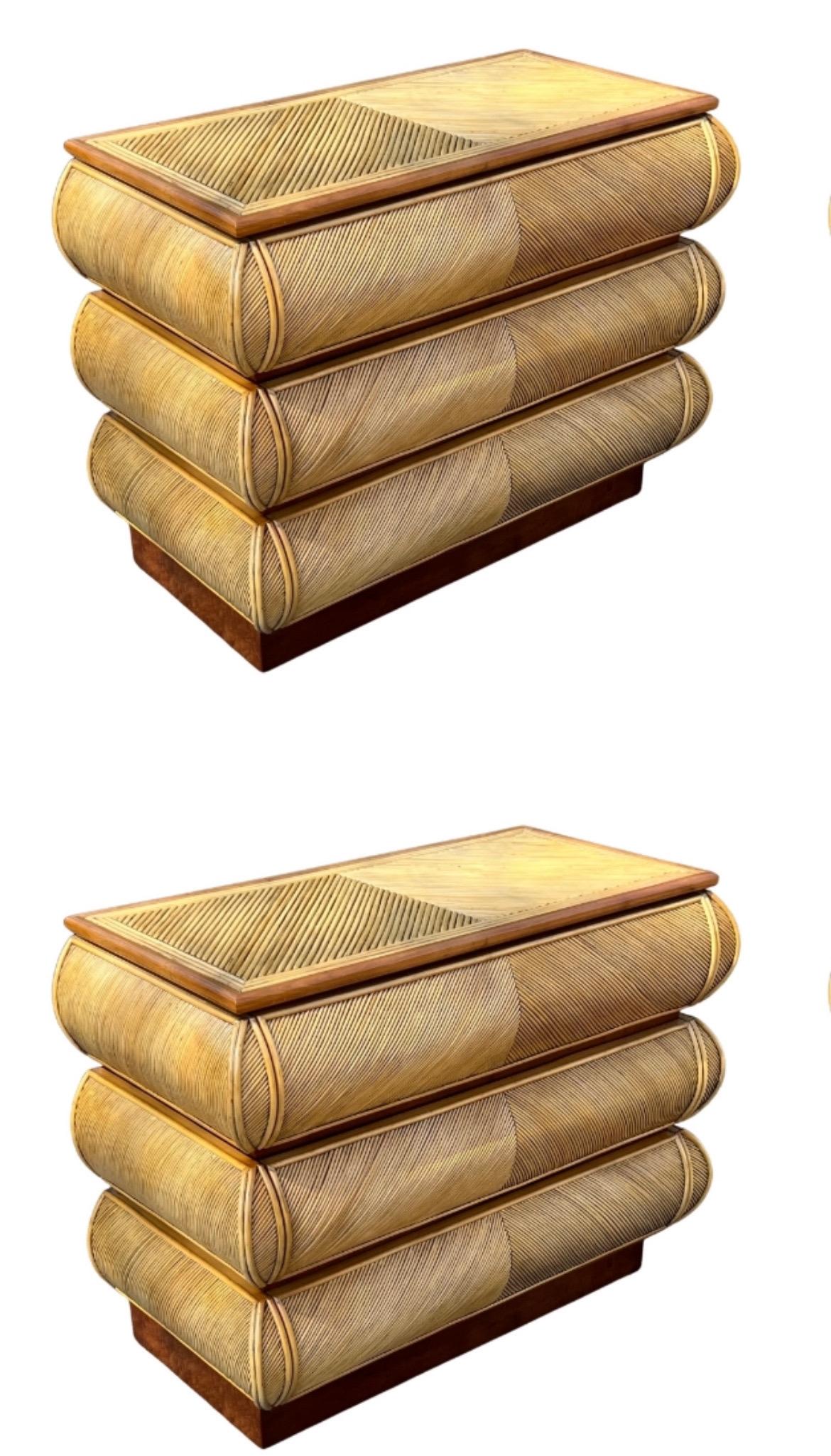 Atemberaubende Vintage Bullnose-Kommode aus Schilfrohr, Italien, ca. 1980, Paar verfügbar im Angebot 10