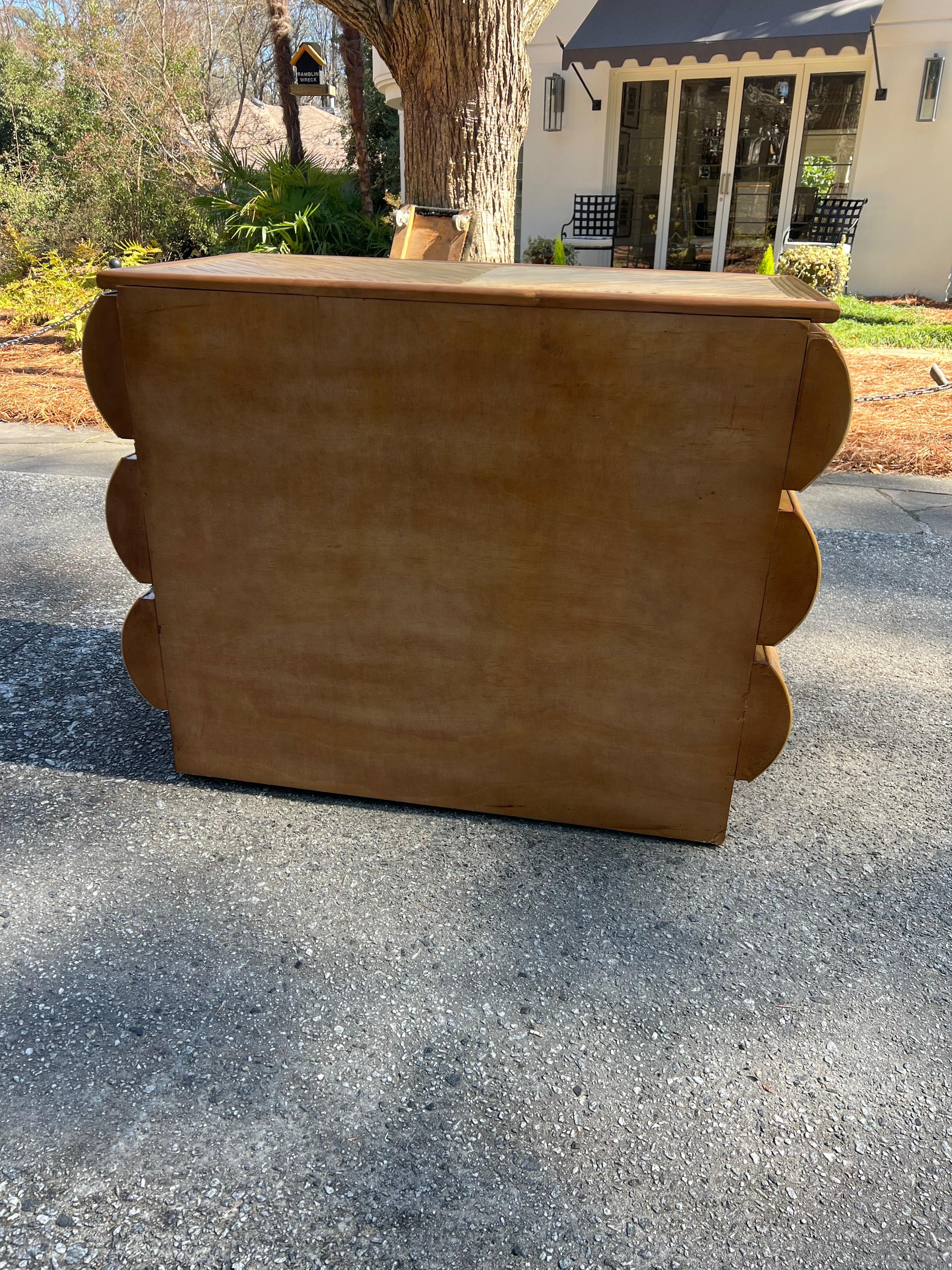 Atemberaubende Vintage Bullnose-Kommode aus Schilfrohr, Italien, ca. 1980, Paar verfügbar (Gehstock) im Angebot