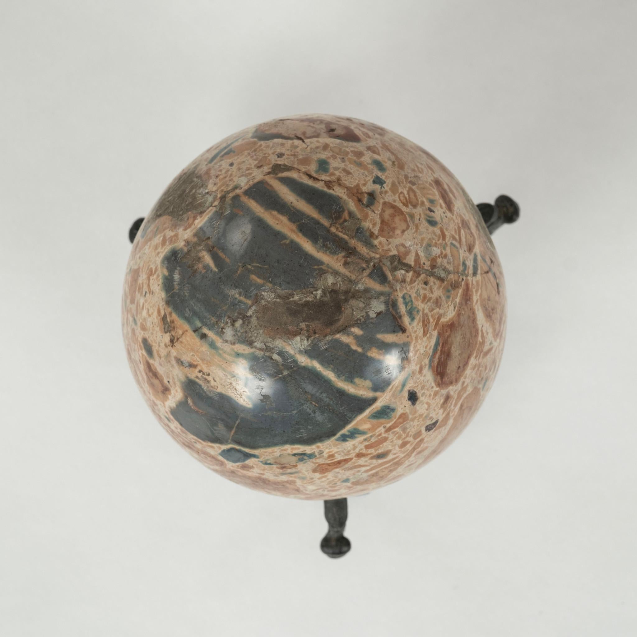 Sfera di marmo brecciato in vendita 1