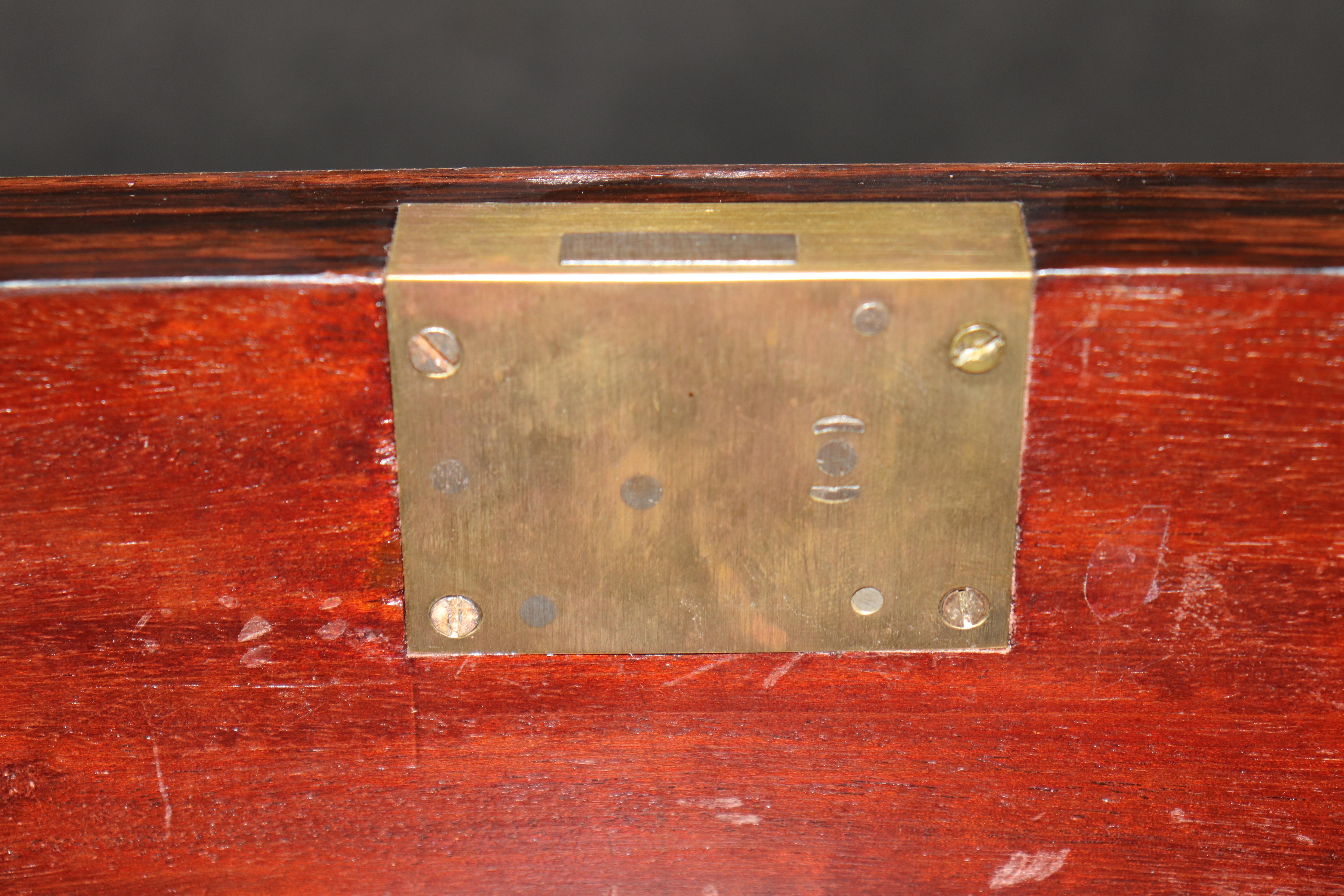 Buffet con figura di fanciulla in marmo di Breche D'Alep, bronzo, Fontaine Bleu, Attribuito in vendita 3