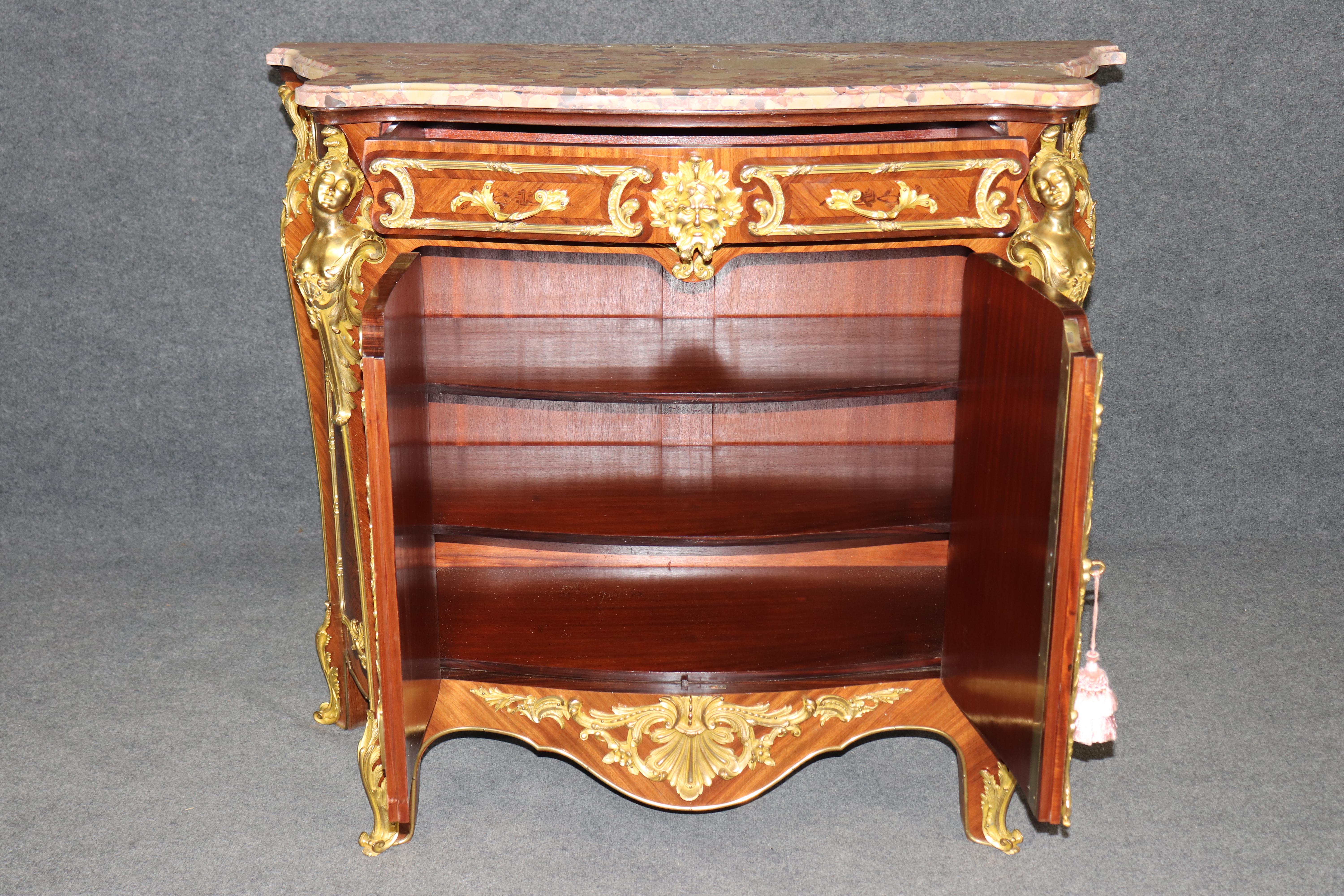 Fine XIX secolo Buffet con figura di fanciulla in marmo di Breche D'Alep, bronzo, Fontaine Bleu, Attribuito in vendita