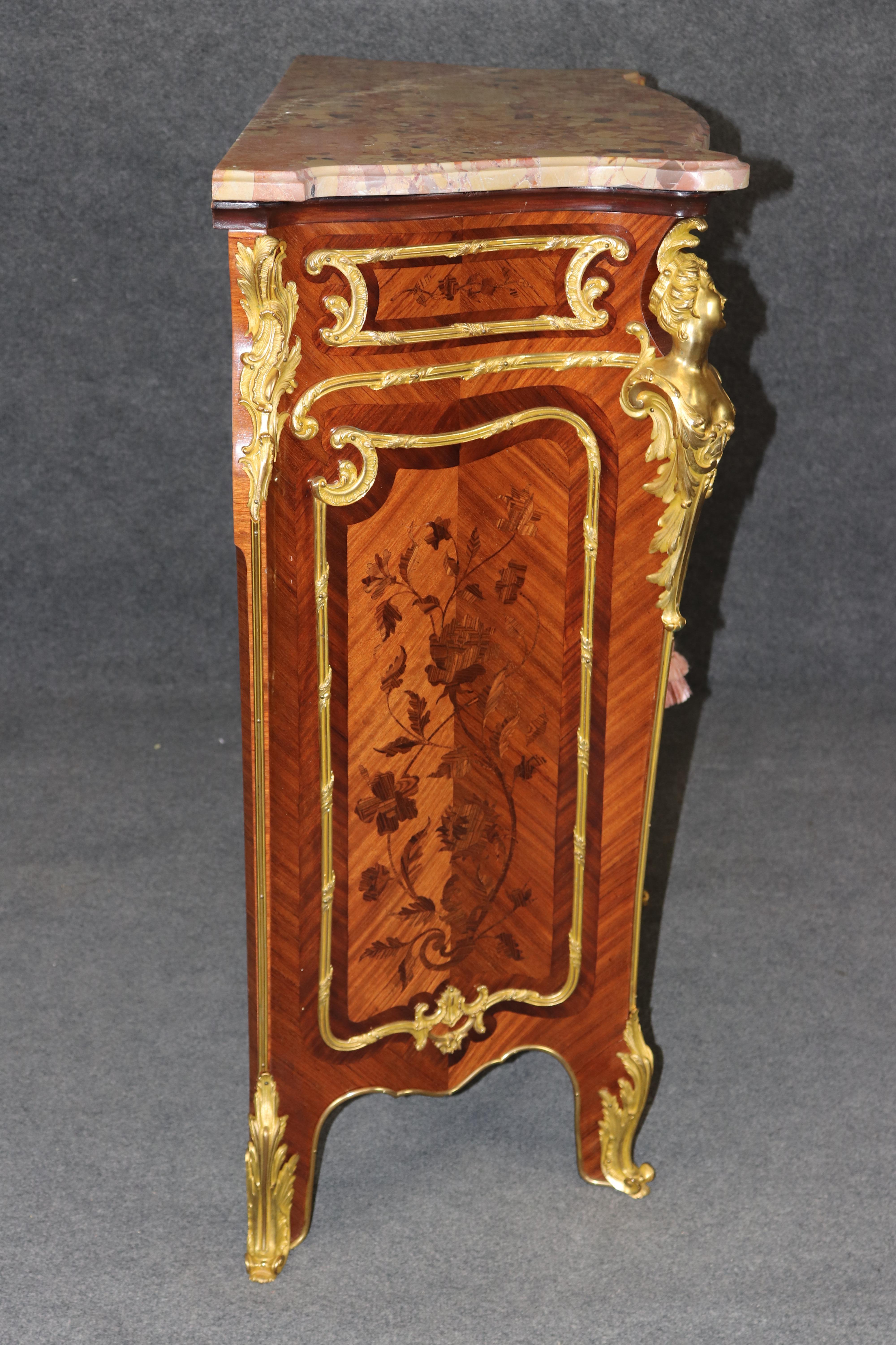 Bronzo Buffet con figura di fanciulla in marmo di Breche D'Alep, bronzo, Fontaine Bleu, Attribuito in vendita