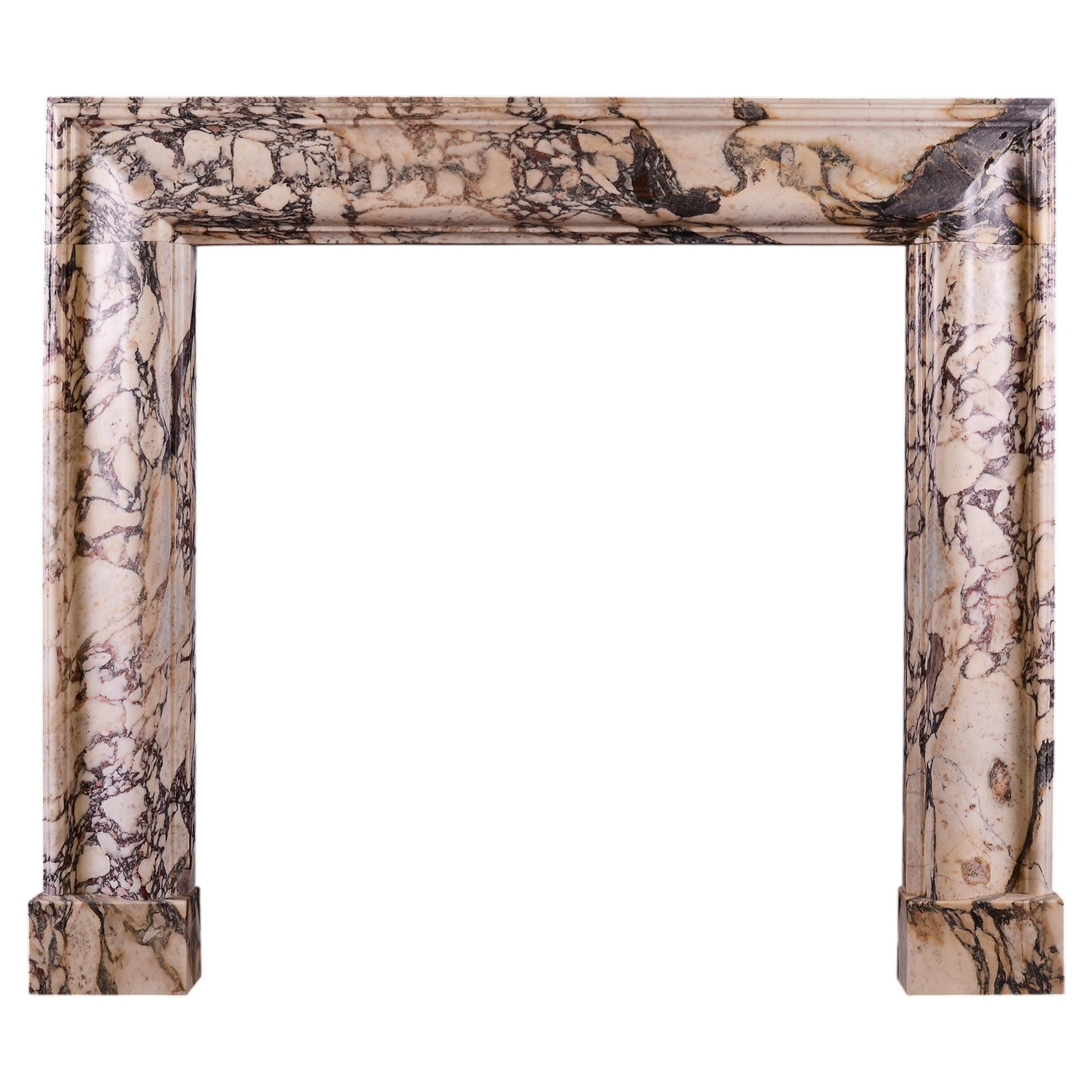 Breche Violette Marmor Kamin, Barockstil, England im Angebot