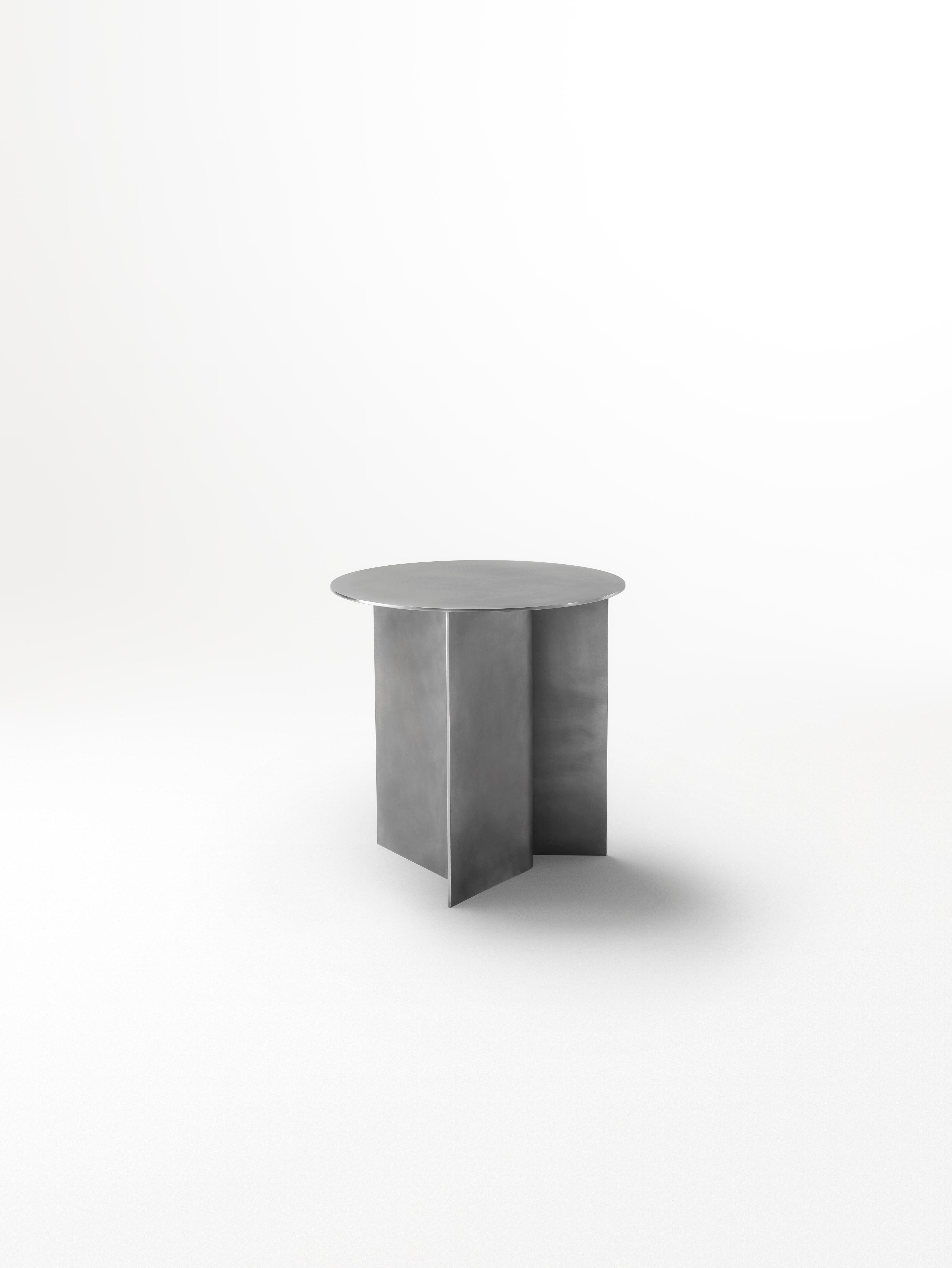 Breeze explores the divergence of mass planner forms and the subtle light play produced.

The breeze side table is presented in raw aluminium with the edges of each element hand polished and buffed to a mirror finish. The planner surfaces of the