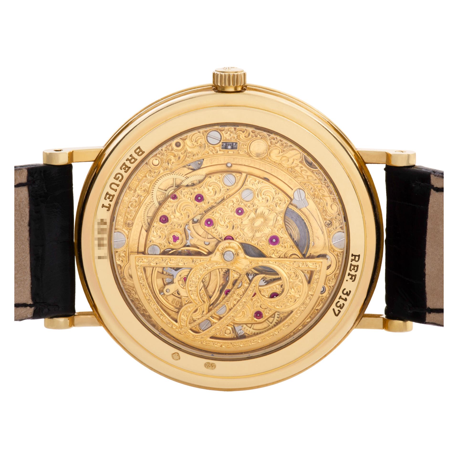 Breguet Montre classique Breguet en or jaune 18 carats sur bracelet en cuir noir en vente 1