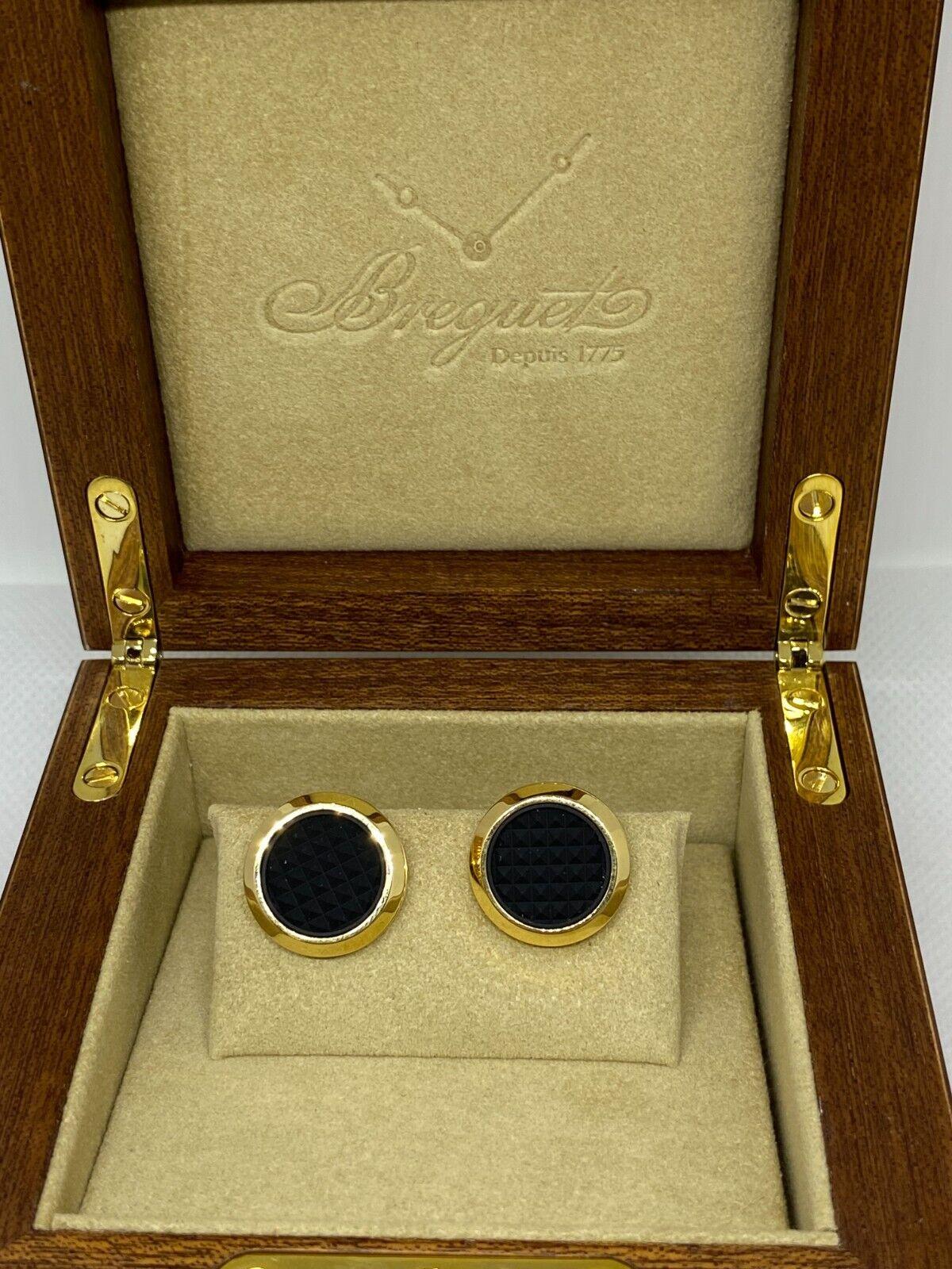 A pair of beautiful Breguet cufflinks in yellow gold 18K, center ed with 