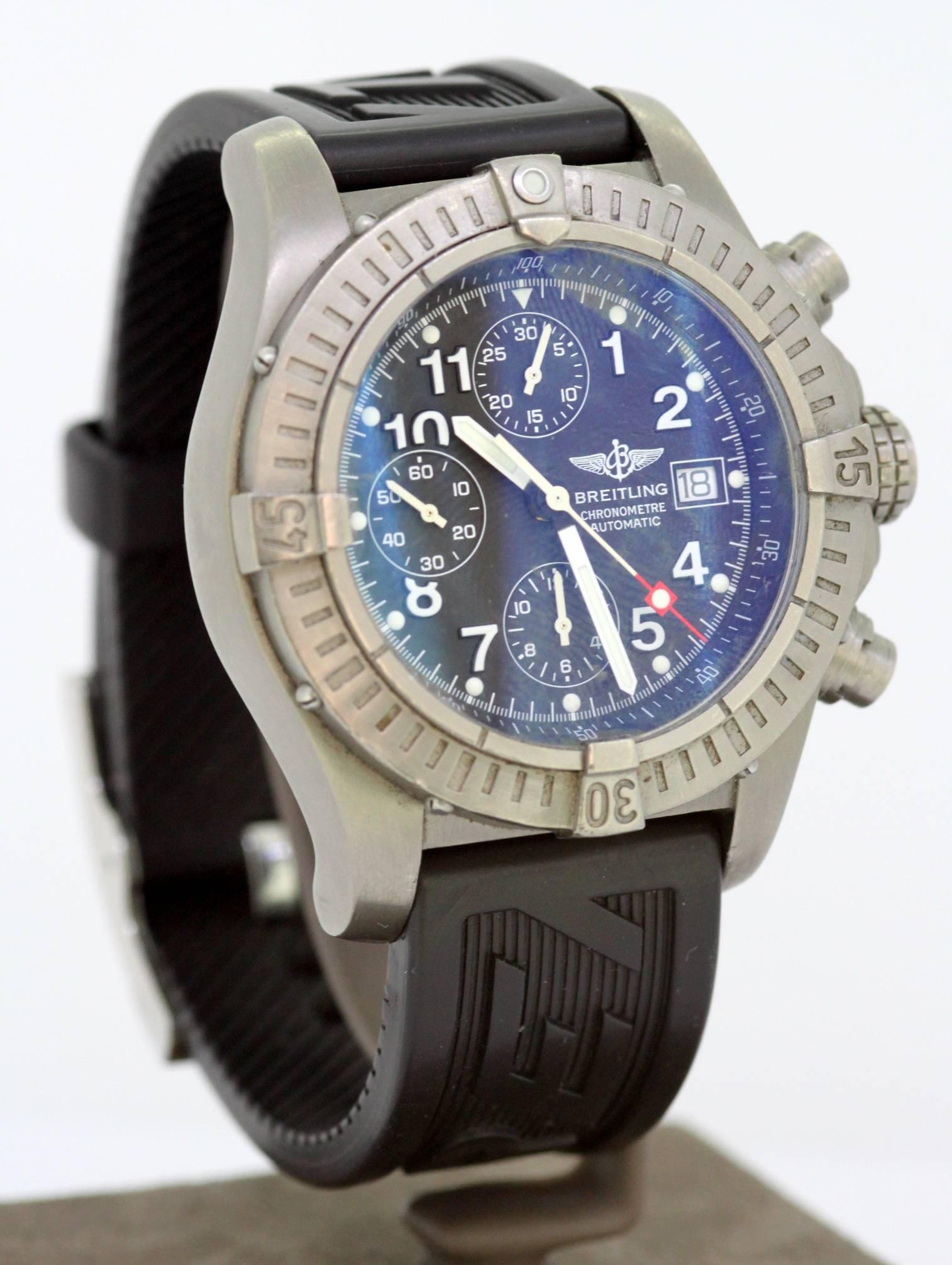 Breitling - Avenger - e13360 - Men - 2000-2010

A great all-rounder, this Breitling Chrono Avenger is supplied in Fine condition. Featuring a matte navy blue dial, with white luminous hands, three sub-dials with arabic numeral hour markers and a