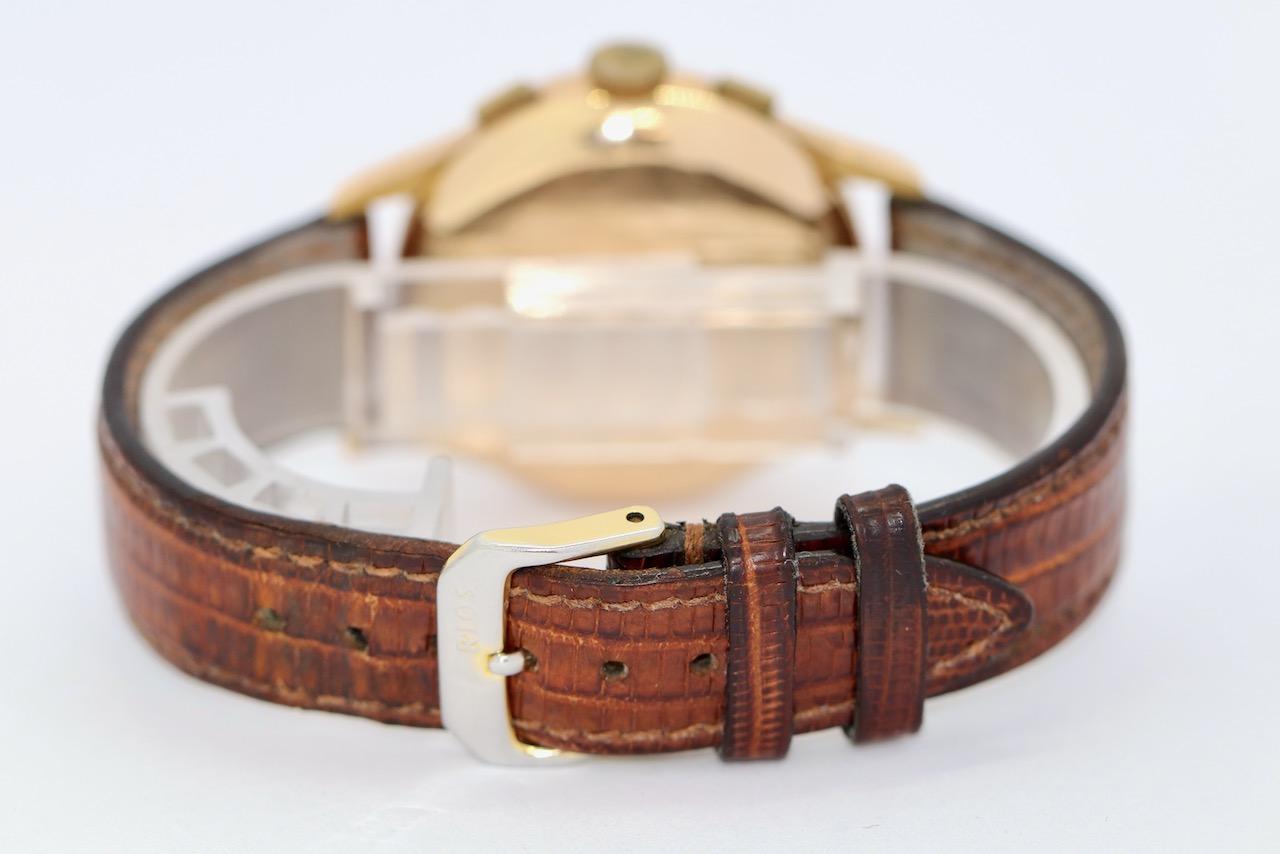 Men's Breitling 18 Karat Gold Vintage Chronograph Men Wrist Watch For Sale