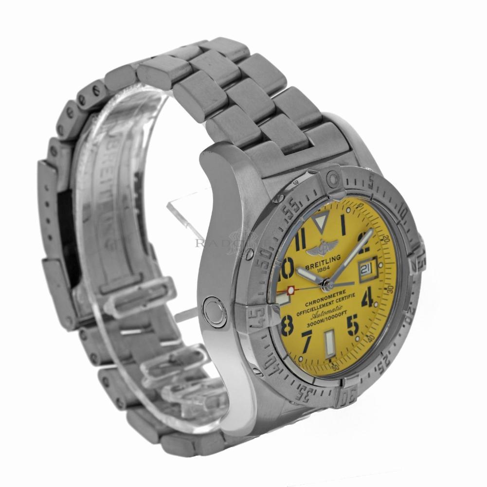 Breitling Avenger Reference #:A17330. men's  stainless steel, Breitling, Avenger  A17330, automatic self wind. Verified and Certified by WatchFacts. 1 year warranty offered by WatchFacts.
