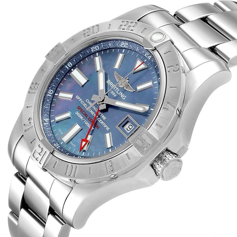 De los hombres Reloj Breitling Aeromarine Avenger II GMT Esfera nacarada azul A32390 Caja en venta