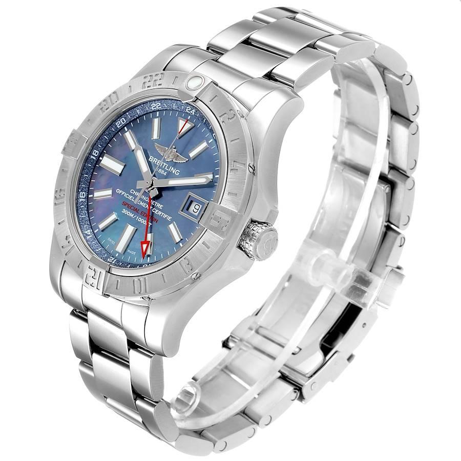 Reloj Breitling Aeromarine Avenger II GMT Esfera nacarada azul A32390 Caja en venta 1