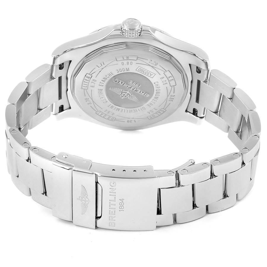 Reloj Breitling Aeromarine Avenger II GMT Esfera nacarada azul A32390 Caja en venta 4