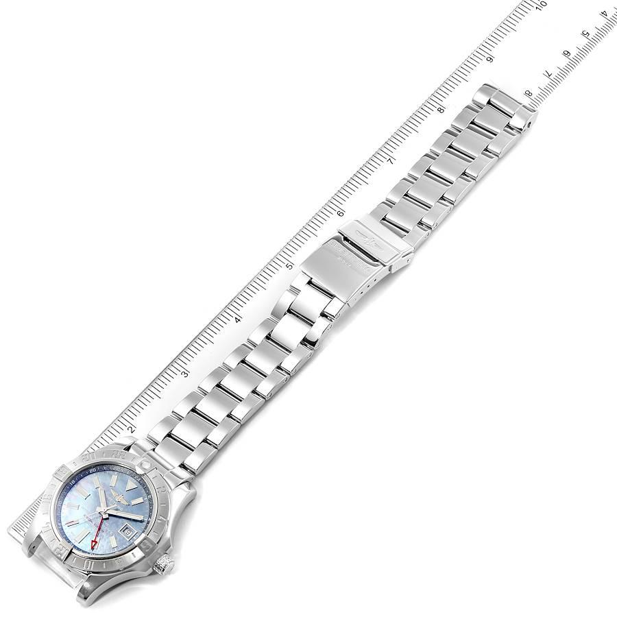 Reloj Breitling Aeromarine Avenger II GMT Esfera nacarada azul A32390 Caja en venta 5