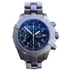 Chronographe Breitling aigue-marine aérodynamique Avenger en titane E13360