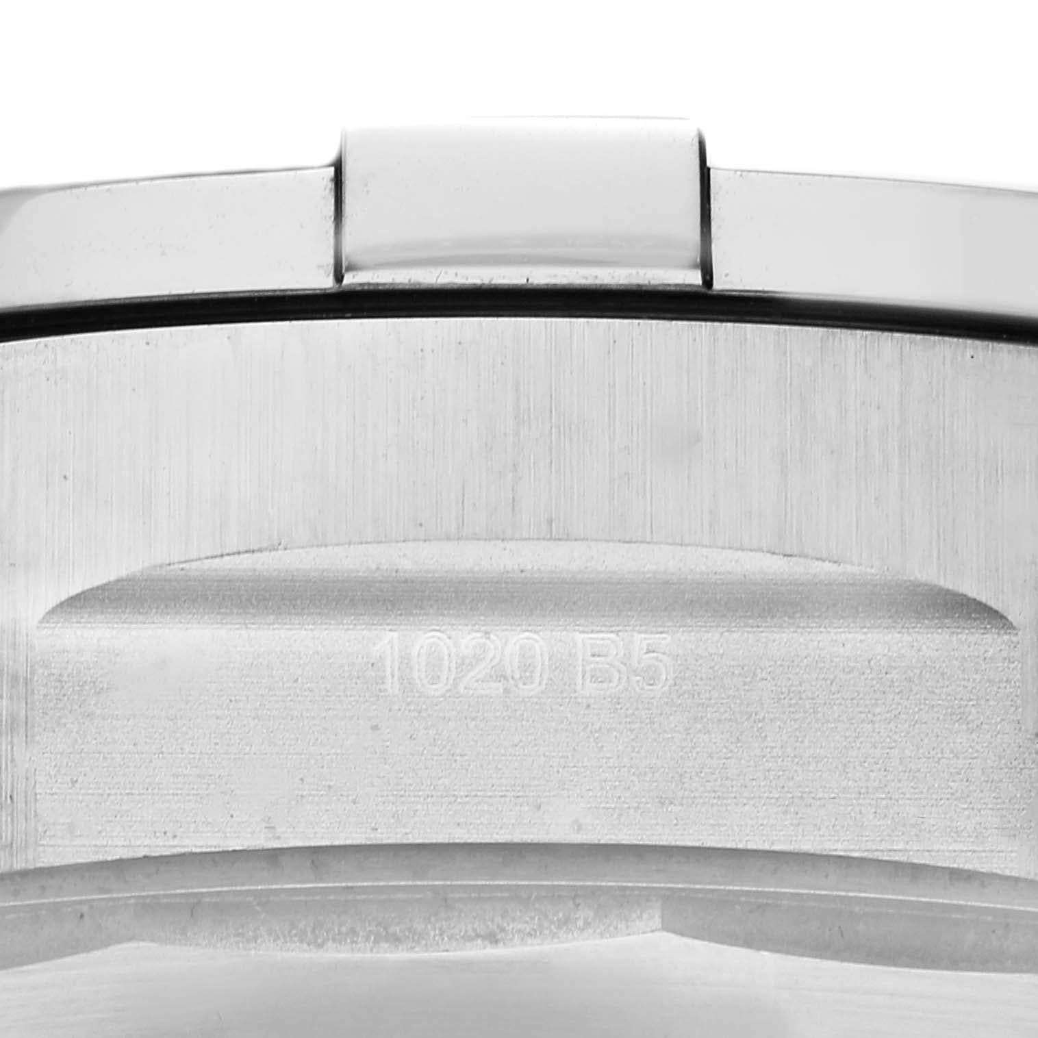 Breitling Aeromarine Super Avenger Steel Mens Watch A13375 Box Card For Sale 2