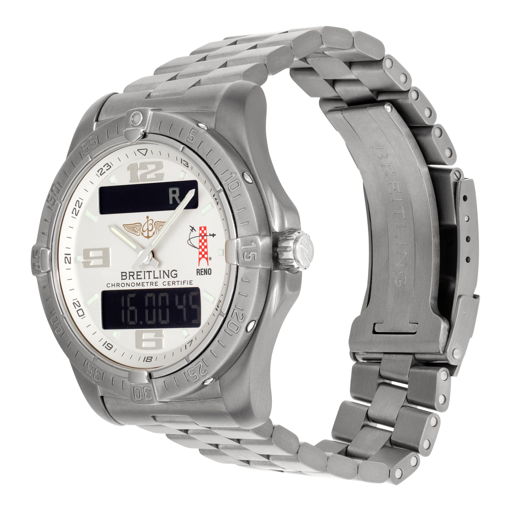 Edition limitée de Breitling Aerospace Reno Air Races en titane. Limité à 75 pièces. Quartz avec affichage analogique et numérique. Boîtier de 42 mm. Ref e79362. Récemment révisé en usine (mai 2023). Vers les années 2010. Belle montre Breitling
