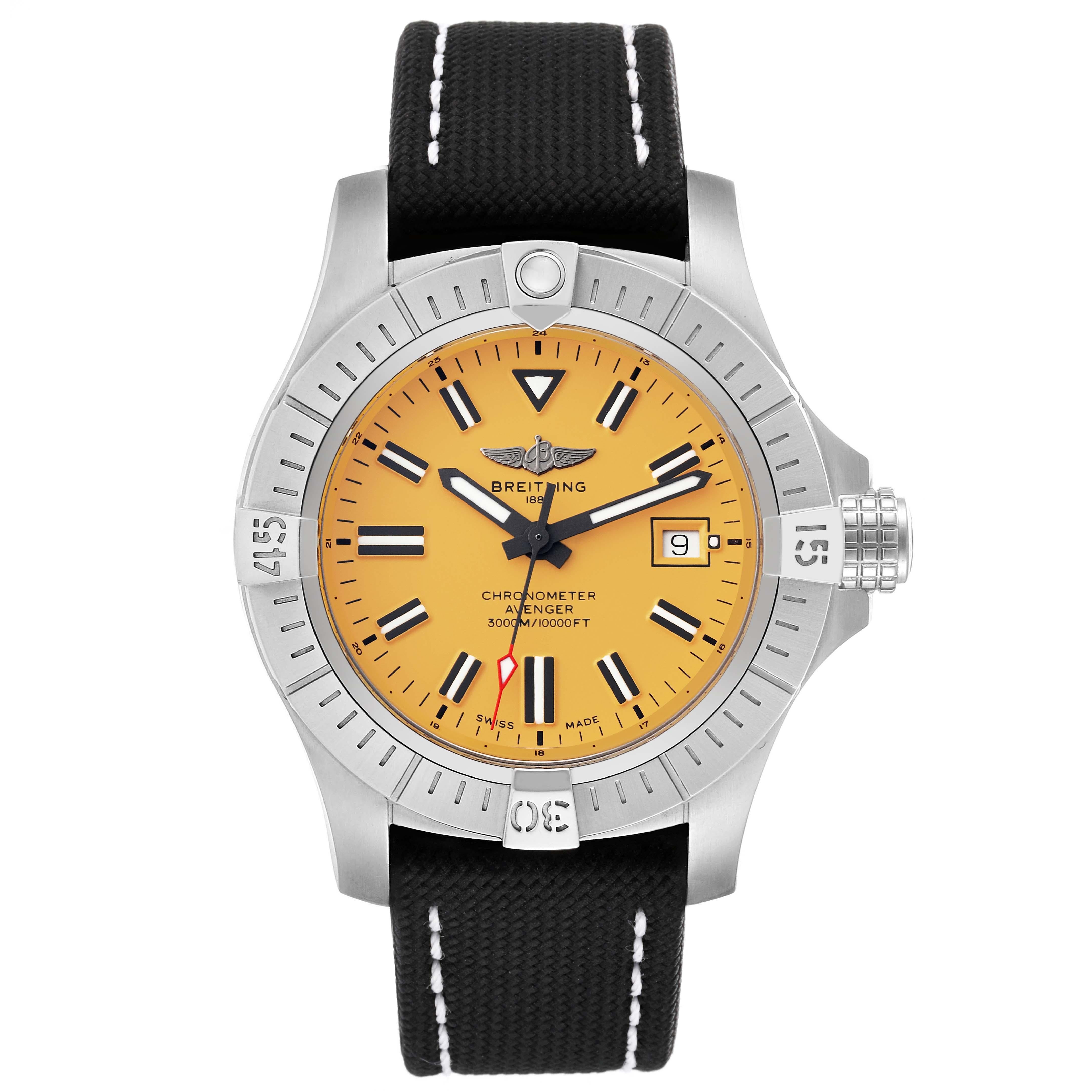 Breitling Avenger 45 Seawolf gelbes Zifferblatt Stahl Herrenuhr A17319 Box Card. Automatisches Uhrwerk mit Selbstaufzug. Gehäuse aus Edelstahl mit einem Durchmesser von 45 mm. Signierte verschraubte Krone. Einseitig drehbare Lünette aus Edelstahl.