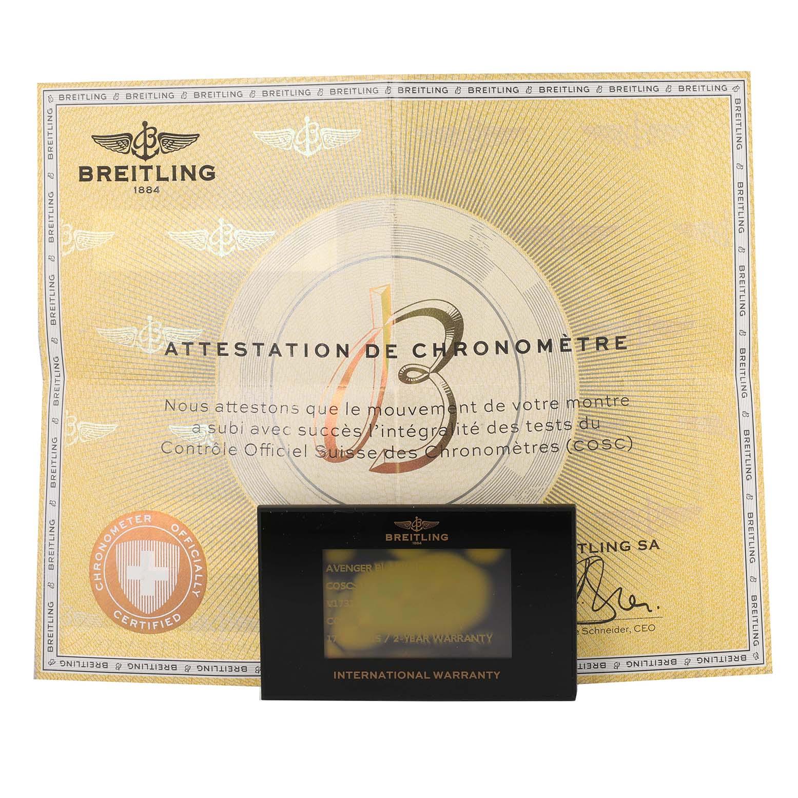 Breitling Avenger Blackbird 44 Montre pour hommes avec bracelet en toile titane V17311 Boîte Card en vente 4