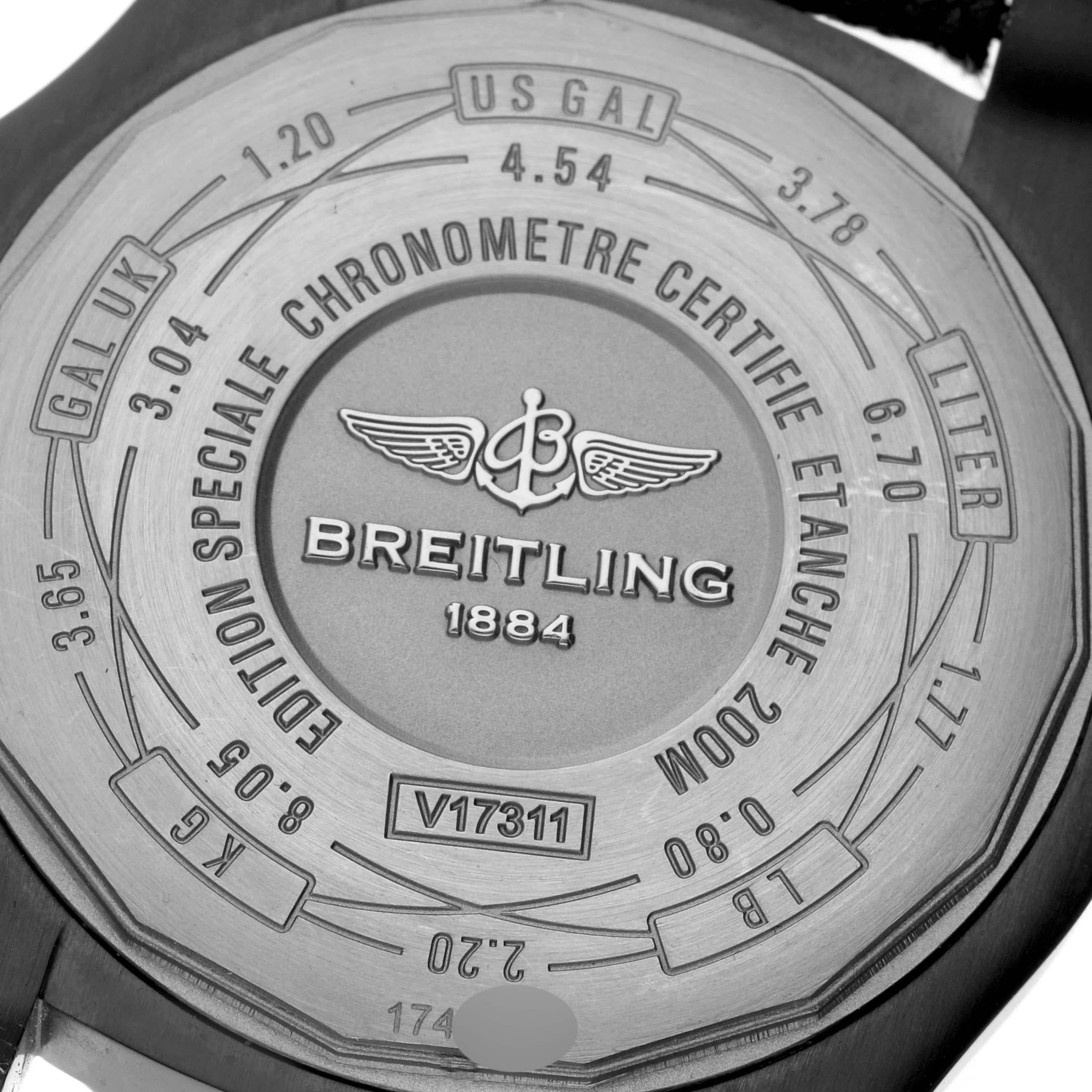 Breitling Avenger Blackbird 44 Montre pour hommes avec bracelet en toile titane V17311 Boîte Card en vente 5