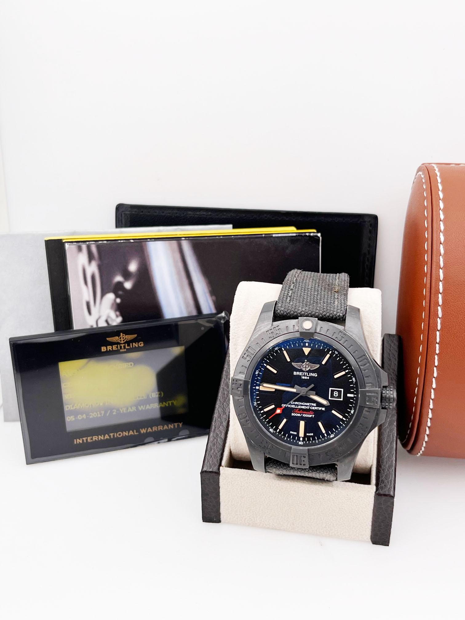 Box und Papier aus schwarzem Titan mit schwarzem Vogel V17310 von Breitling Avenger im Zustand „Hervorragend“ in San Diego, CA