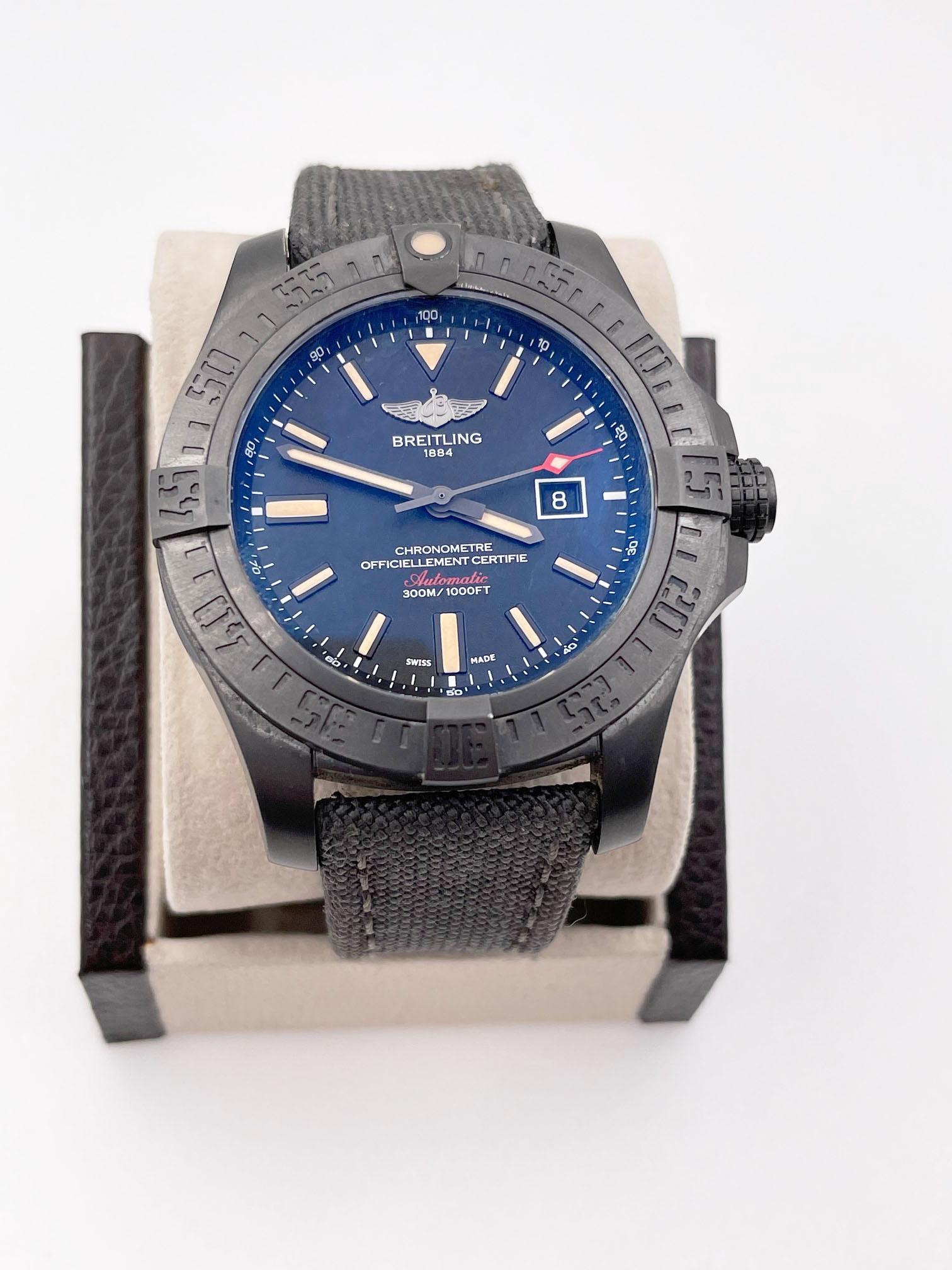 Box und Papier aus schwarzem Titan mit schwarzem Vogel V17310 von Breitling Avenger Herren